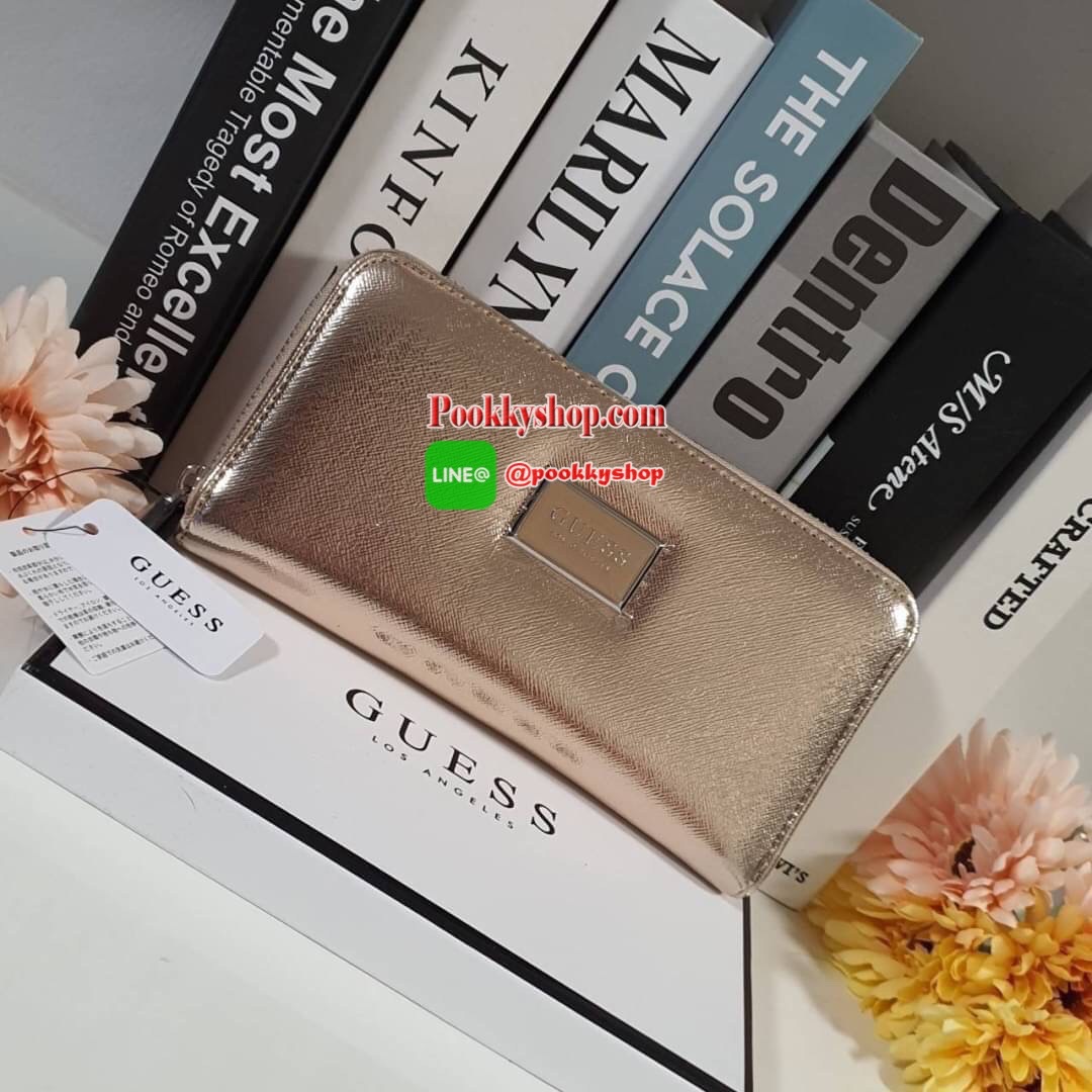 GUESS WOMEN'S WALLET กระเป๋าตังค์แบบซิปรอบ หนังลาย SAFFIANO ประดับโลโก้แบรนด์ด้านบน ด้านในมีซิปกลาง ไว้ใส่เหรียญ มีช่องใส่บัตรหลายช่อง ช่องใส่ธนบัตรมี2ช่องใหญ่ น้ำหนักเบา อุปกรณ์ครบ ห้ามพลาดค่า!
