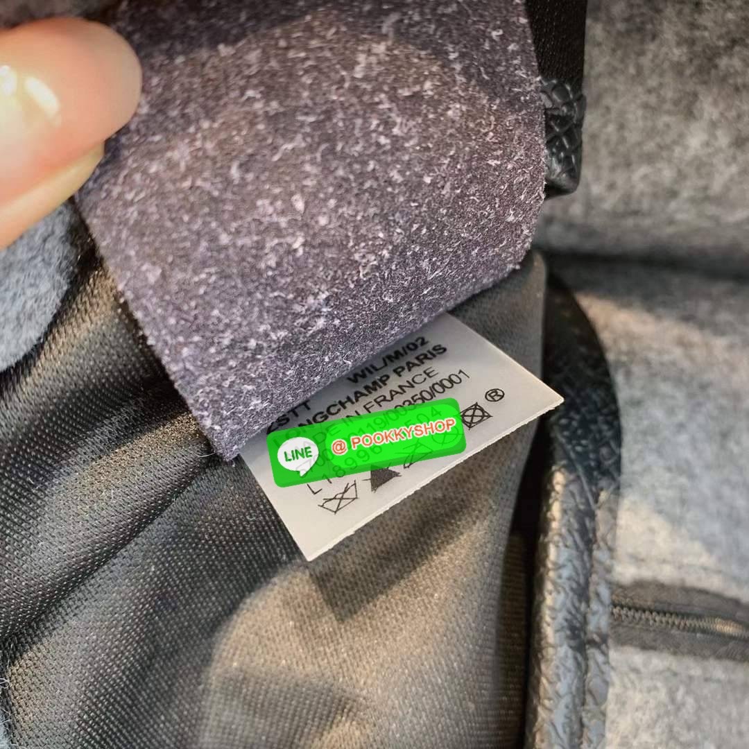 LongChamp Roseau Essential Shoppimg Bag L กระเป๋าTote วัสดุผ้าขนสัตว์ ซับในผ้าฝ้ายที่จับด้านบนหนังวัว กระเป๋าสะพายใบนี้มีขนาดพอเหมาะ กว้างพอที่จะใส่เอกสารทั้งหมดของคุณและจะไปกับคุณตลอดทั้งวัน! น้ำหนักเบา ปิดด้วย ระบบยึดสแน็ปอิน หรูหรา เหนือกาลเวลา และเปี่