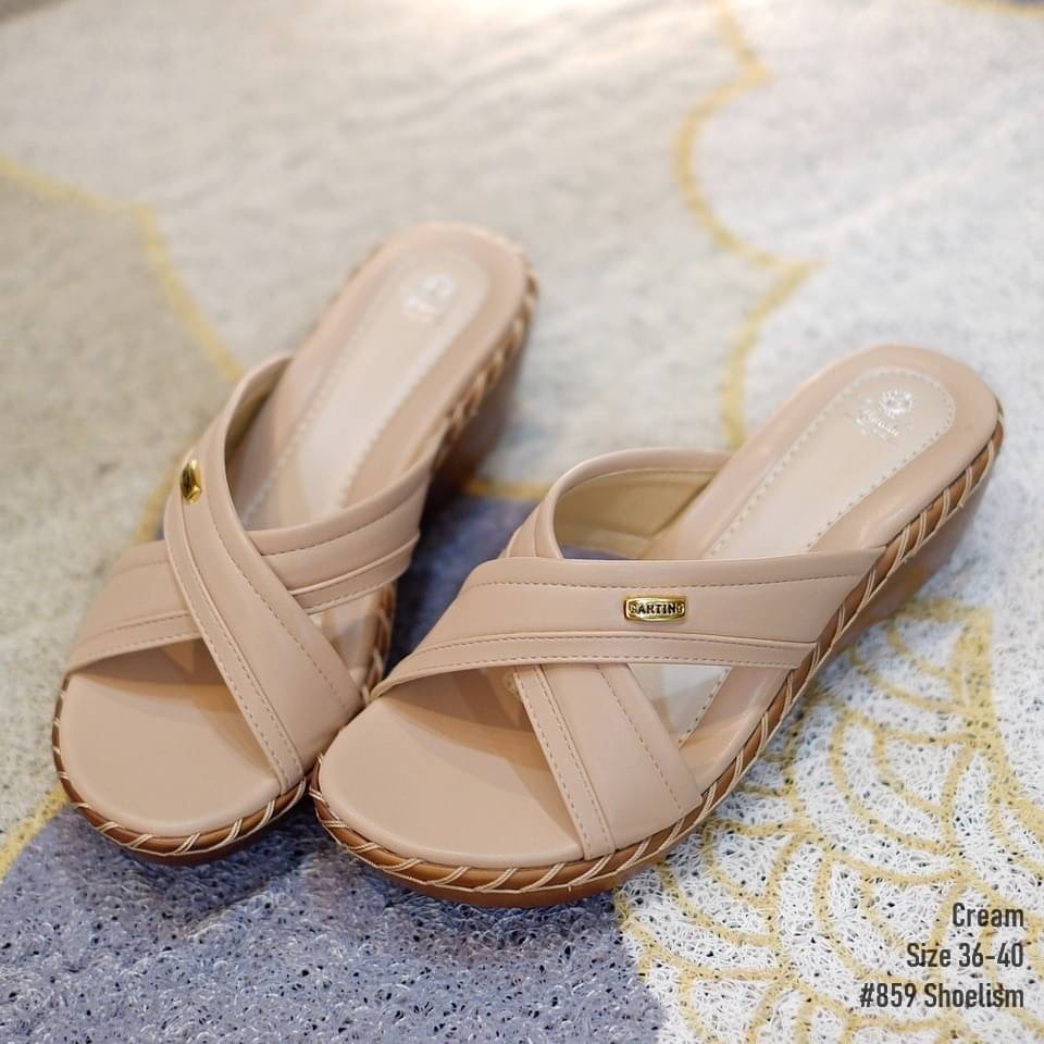 บอกเลยต้องมี!! รองเท้าลำลอง รองเท้าเพื่อสุภาพ เปิดหน้าเท้า คาดหน้าไขว้ติดอะไหล่ทอง สวมใส่ง่าย ใส่สบายมาก รับรองไม่ผิดหวังแน่นอน