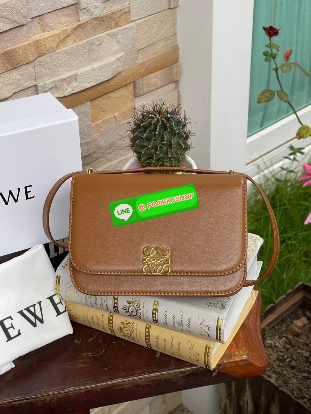 *small ðLOEWE Goya anagram small leather shoulder bag āļĄāļēāļāļģāļāļ§āļēāļĄāļĢāļđāđāļāļąāļāļāļļāļāļāļĩāđāļāļĨāļāļāļ āļāļĢāļ°āđāļāđāļē GOYA āđāļāđāļāđāļĄāđāļāđāļŦāļĄāđāļĨāđāļēāļŠāļļāļāļāļēāļ Loewe āļāđāļ§āļĒāļĢāļđāļāļāļĢāļāļāļĨāđāļāļāļāļąāļāļāļĨāļēāļŠāļŠāļīāļāļāļĩāđāļĄāļēāļāļĢāđāļāļĄāļĢāļēāļĒāļĨāļ°āđāļāļĩāļĒāļāļāļąāļāļāđāļēāļāđāļāļŦāļē āļāđāļ§āļĒāļĢāļđāļāļāļĢāļāļāđāļāļāļŠāļļāļāļāļĨāļēāļŠāļŠāļīāļ āļāļĢāđāļāļĄāđāļāļĢāļāļŠāļĢāđāļēāļāļāļĩāđāļāļ°āļāļąāļāļĢāļąāļāđāļāļĩāđāļĒāļĄāđāļāļāđāļ§āļĒāļŠāđāļāđāļŦāđāļ