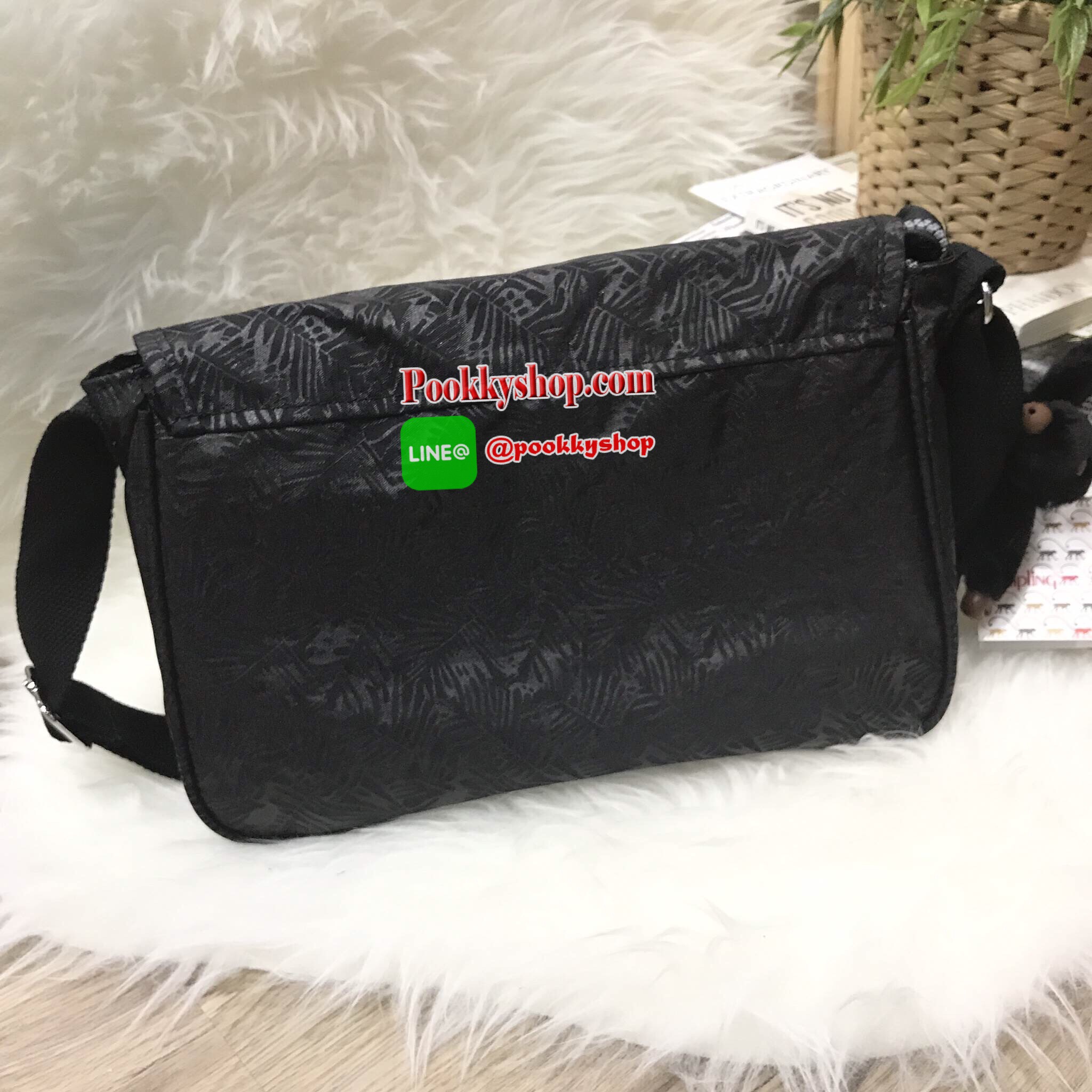 Don't Miss! KIPLING NYLON SHOULDER BAG กระเป๋าถือหรือสะพายวัสดุ Nylon + Polyester 100% เปิดปิด2ชั้นด้วยฝาปิดกระดุมเเม่เหล็กเเละซิปสะดวกใช้ หัวซิปโลโก้เเบรนด์ ด้านหน้ามี1ช่อง Pocket พร้อมสายสะพายยาวเลื่อนปรับระดับได้ถอดได้ จะสะพายไหล่หรือ Cross Body ก