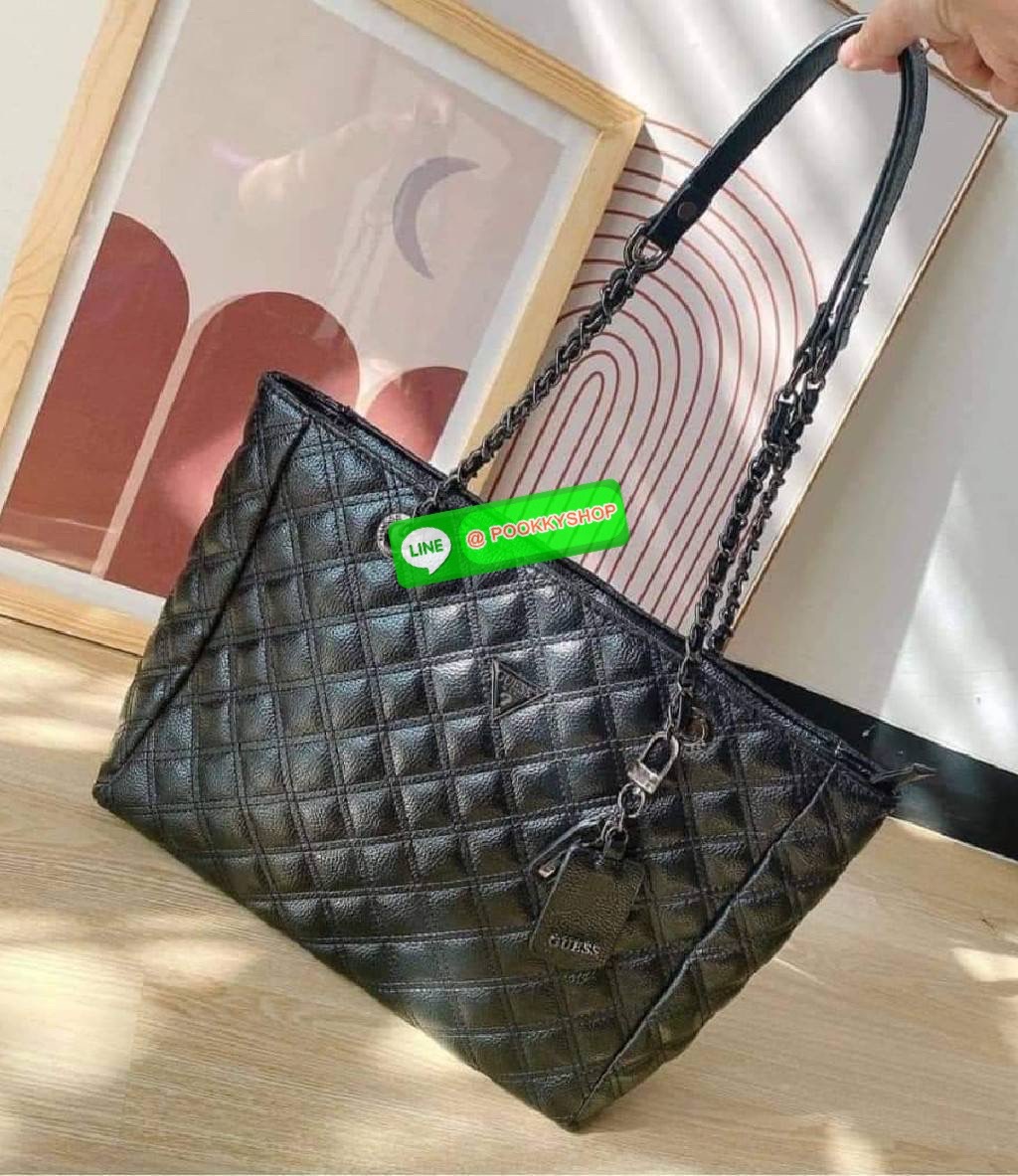 Guess กระเป๋าทรงช้อปปิ้ง หนังดี งานสะพายไหล่ เปิดปิดด้วยซิป ด้านในซับในแบรนด์อย่างดี