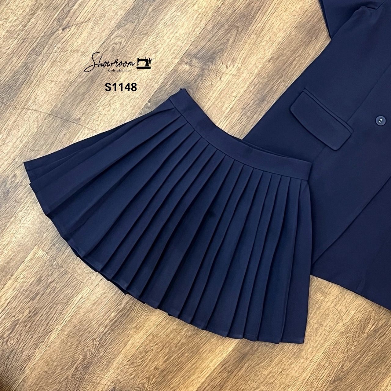 ชุดเซทแฟชั่น เซ็ตเบรเซอร์แขนสั้นทรง oversize มาพร้อมกระโปรงพลีทสั้น