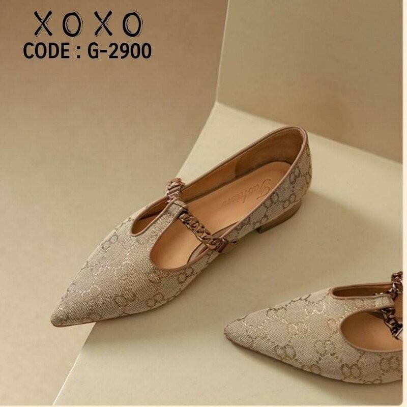 สินค้าพร้อมส่ง งานสวม หน้าวี สวย เก๋ ใส่แล้วขาเรียบมยาว มีส้นเล็กน้อย กำลังใส่สบาย ด้านหน้าคาดร้อยโซ่แต่ง สวยงาม แมทส์ชุดง่าย น้ำหนักเบา