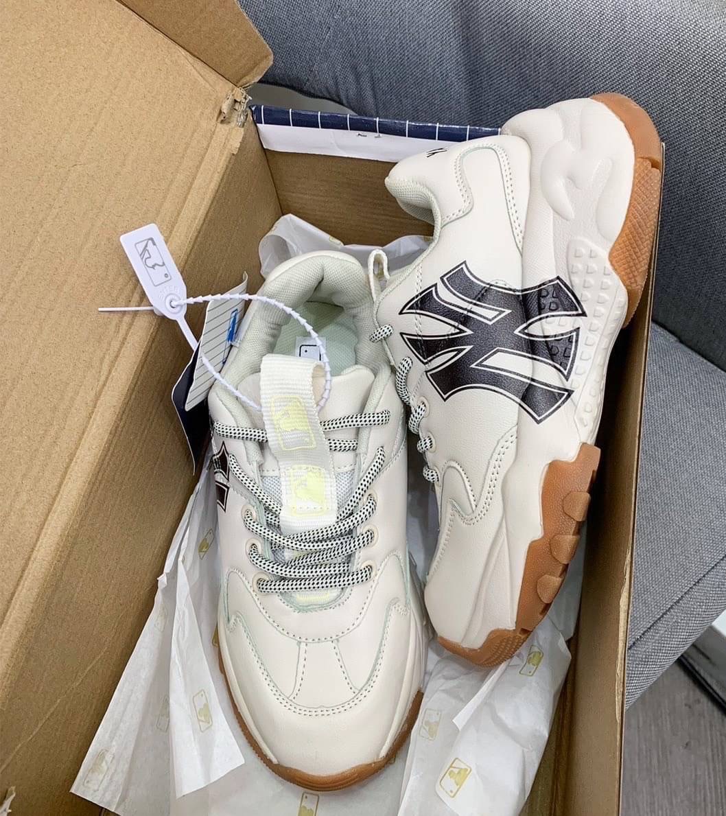 𝙉𝙀𝙒 𝙉𝙀𝙒 ‼️ มาเพิ่มรอบ3 รองเท้าผ้าใบ MLB Korea รุ่นใหม่ล่าสุดรุ่นนี้คือฮิตมากที่เกาหลี รุ่นนี้ทุกคนต้องมีน่ารักมากทรงนี้ใส่แมทช์กับชุดไหนก็เริ่ดไม่ซ้ำใครแน่นอน งายสวยโลโก้ทุกจุด