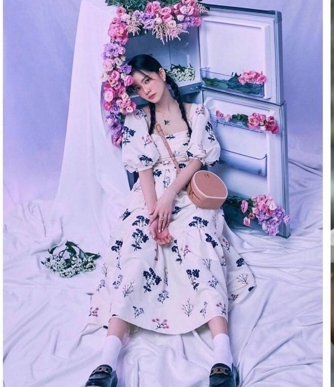 เดรสยาวเเเขนสั้นพองๆ กระโปรงต่อริ้วระบายยาวหนึ่งชั้น ใส่สวยมากๆ ดูดีเหมือนเซเลปเลยค่ะ สวยเปะเวอร์ ใส่เที่ยว ใส่ได้หลายโอกาส จัดด่วนนนๆ ชุดสวยหมดเร็วนะคร๊า สั่งก่อนสวยก่อน!!