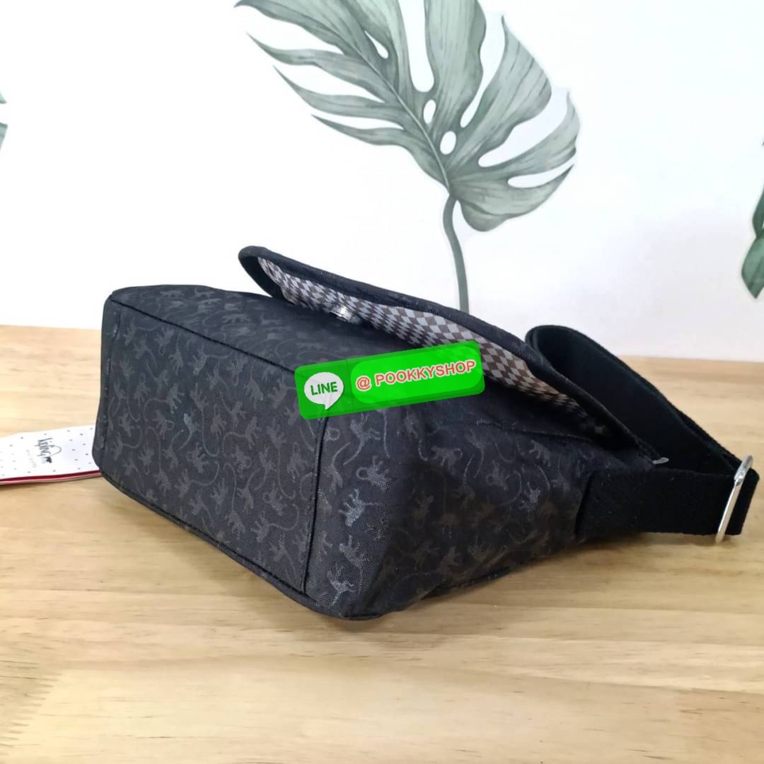 KIPLING SABIAN CROSSBODY MINI BAG กระเป๋าสะพายข้าง วัสดุ Nylon & Polyester 100% ขนาดเล็กกำลังน่ารัก เปิด-ปิดด้วยฝาปิดกระดุมแม่เหล็กและซิปแบรนด์ ด้านในมีแท็กแบรนด์