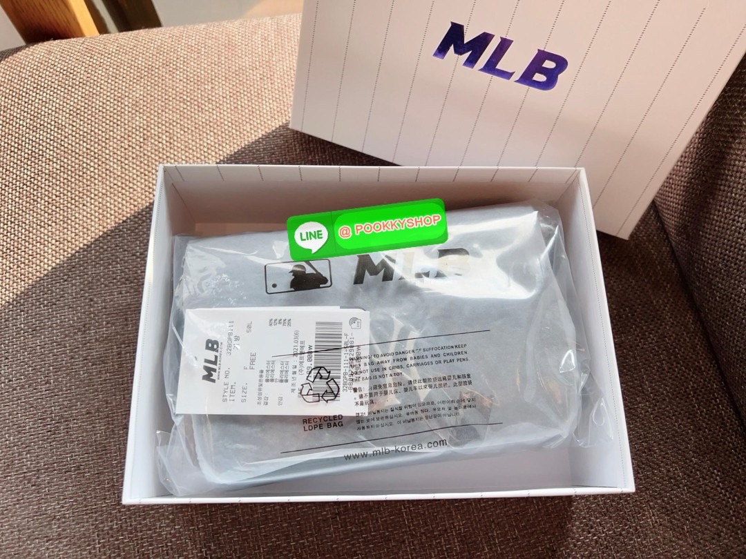 NEW IN! ใบจริงน้องสวยมากๆ คุ้มแก่การมีติดตัว! MLB MONOGRAM EMBO CROSS BAG 💌พร้อมส่ง! ใครมีแล้วหรือจะมีเพิ่มหรือซื้อเป็นของขวัญให้เพื่อนๆรุ่นนี้ไม่ทำให้ผิดหวังค่ะ หนังแท้อย่างดี ปั้มลายแบรนด์ทั้งใบ