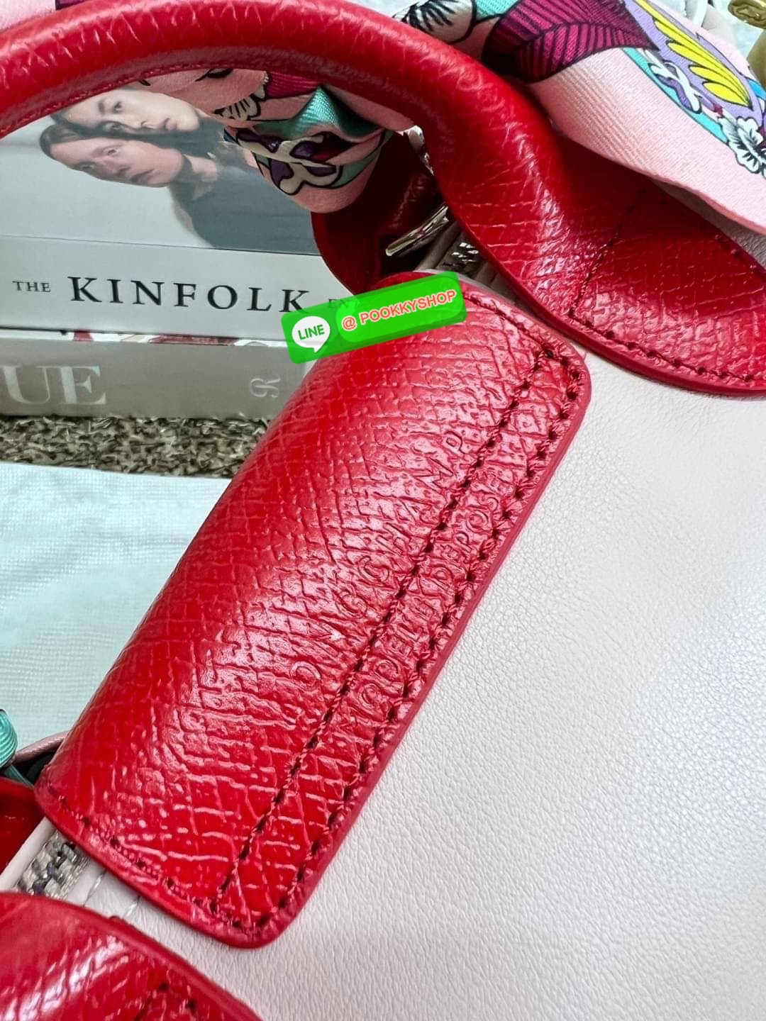 มาเพิ่มให้แล้ว ใครพลาดรอบที่แล้วรอบนี้อย่ารอช้า ก่อนหมดอีกก😘 LIMITED OF JAPAN LONGCHAMP TOTE 2WAY BAG LE PLIAGE EXTRA L1500 💌เป็นรุ่นที่สวยและดูดีมากๆ หนังแกะแท้ หนานุ่ม หลงรักน้องแน่นอนค่ะ สีสวยหวานละมุนมากๆ ภายในกว้างจุสัมภาระได้จุ สามาร