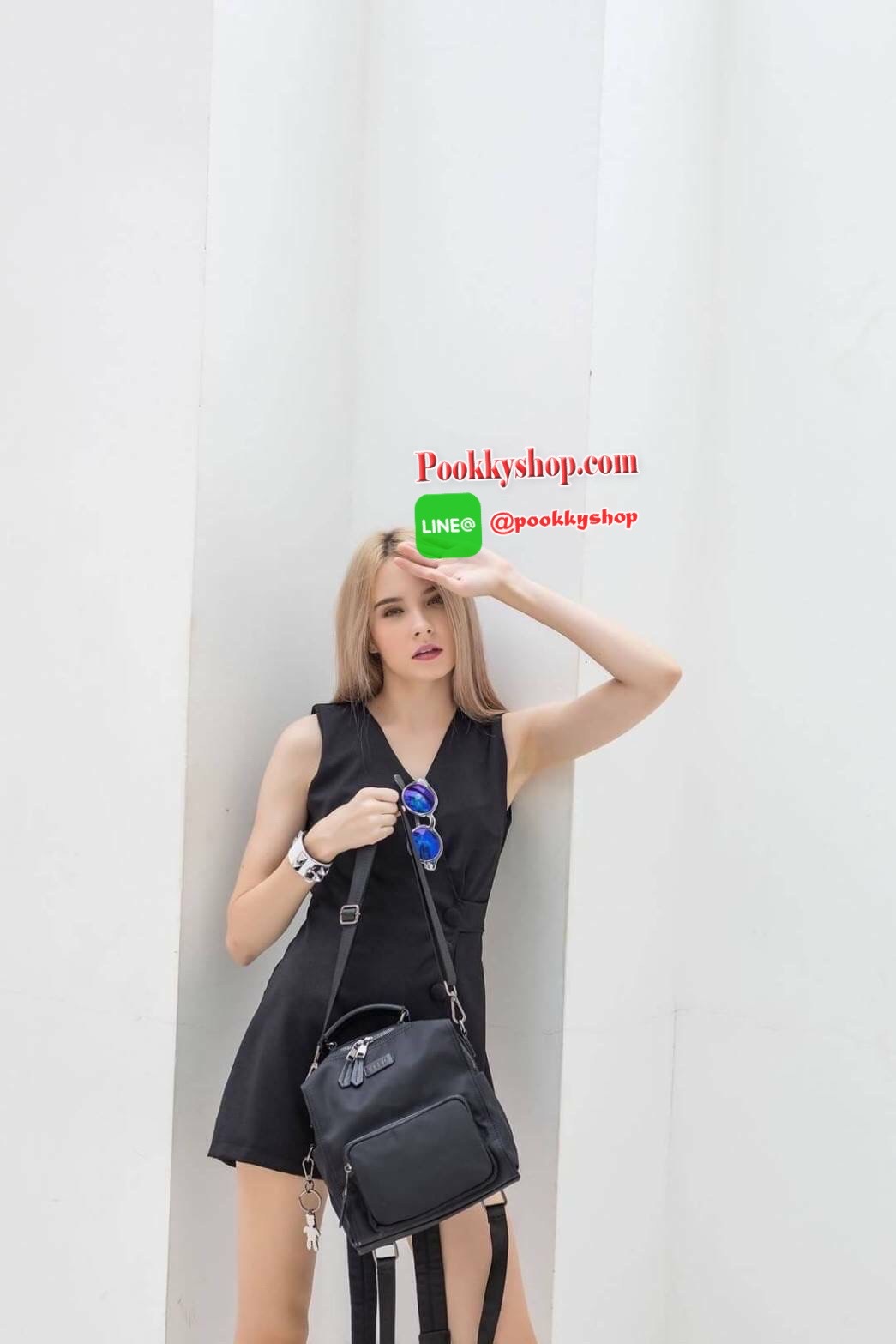 ใหม่ล่าสุด KEEP ‘ Foxxy ‘ Backpack กระเป๋าเป้ผ้าไนล่อนนาโนตัดขอบหนังแท้!!! ทรงน่ารักมากๆๆๆ ใบนี้ มีสายสั้นสำหรับสะพายไหล่ให้ด้วยคะ จุดเด่นที่ >ตัวกระเป๋าทำจากไนล่อนนาโนตัดกับหนังแท้เนื้อดีที่สุด เพิ่มความคงทน >ตัวกระเป๋ามีสายสั้น ให้เพิ่มอีก 1 สายสำ