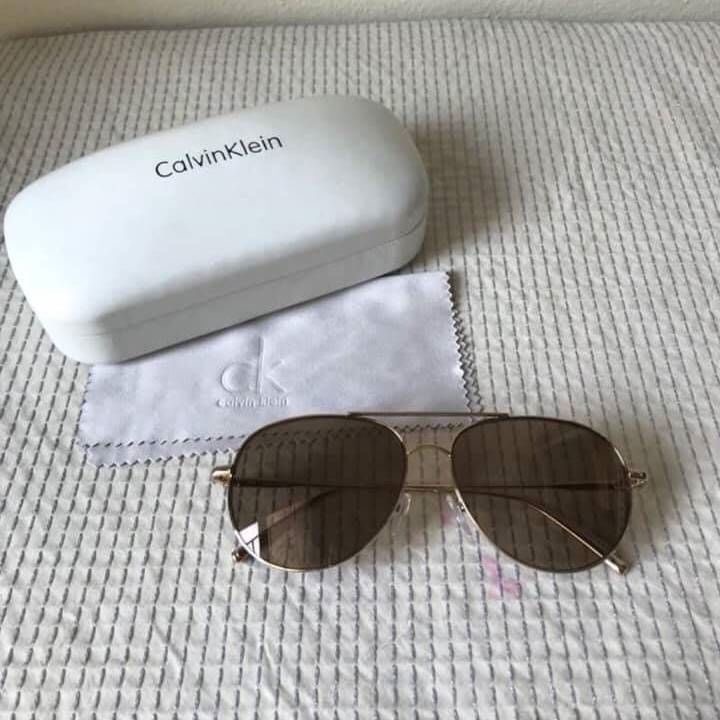 Calvin Klein CK2155S รุ่นนี้สวยมากๆรุ่นนี้พลาดไม่ได้ อุปกรณ์ครบ พร้อมกล่องผ้าเช็ดแว่น กันแดดกันยูวี 100%