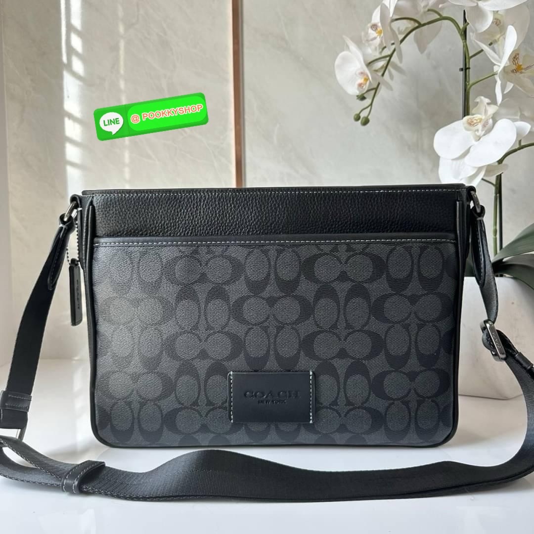 COACH DISTRICT CROSSBODY IN SIGNATURE CANVAS CH078 🔖กระเป๋าสะพายคอสบอดี้ทรงสีเหลี่ยม 🔖วัสดุ : canvas, ตัดขอบหนัง pebble leather 🔖 เปิด-ปิดแบบซิป ด้านในมีช่องซิปและช่องอเนกประสงค์ ปิดด้วยซิปด้านบน ซับในผ้า มีช่องซิปและช่องเก็บของด้า