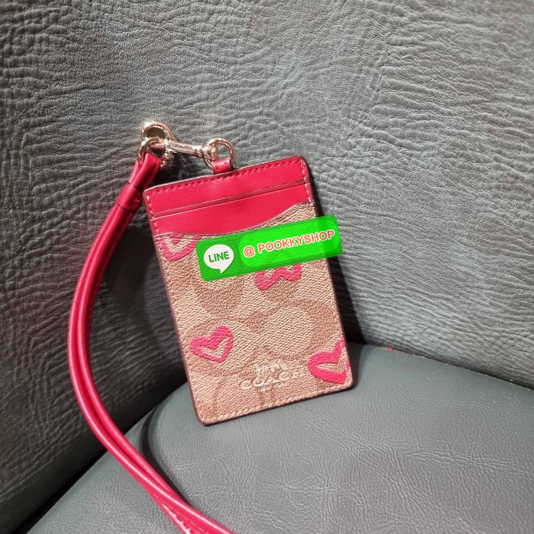 กระเป๋าใส่บัตรคล้องคอ Coach card holder ราคาพิเศษสุดๆ!!! ของหายาก!! ง่ายๆแบบไม่ธรรมดา!! คลาสสิคแต่มีดีเทลโดดเด่น!! กระเป๋าถนอมบัตร พร้อมสายคล้องคอ ดีไซน์ลวดลายสวย ดูดีทุกแบบ ใช้งานง่าย พกพาสะดวก จะใส่บัตรพนักงาน บัตรเครดิต บัตรปชช. ใบขับขี่ และบัตรอื่นๆที