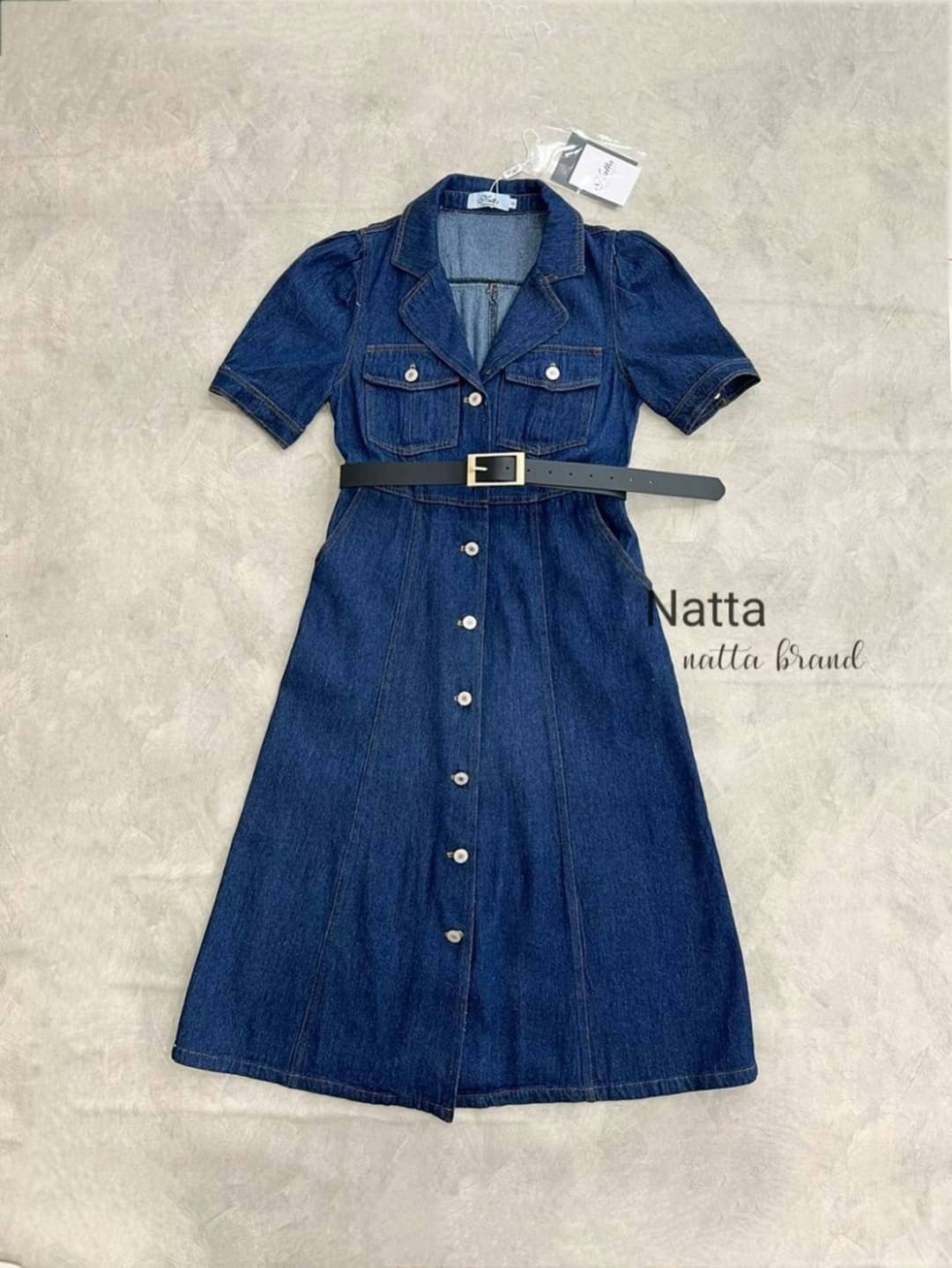 ชุดเดรสยีนส์ ติดกระดุมด้านหน้า มีกระเป๋าข้างใช้งานได้จริง มาพร้อมกับเข็ดขัด ใส่ได้ทุกโอกาส จะใส่ไปเที่ยว ใส่ทำงานเก๋ๆ ไม่ซ้ำใครแน่นอนจ้า ผ้ายีนส์สวย ใส่ได้ตลอดค่ะ