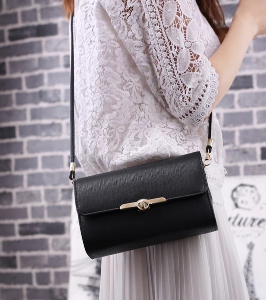 กระเป๋าสตางค์ กระเป๋าคลัชมือ กระเป๋าสะพายข้าง สีดำ เนื้อสวย เรียบหรู คุณหนูมากๆคะ size :ยาว19*สูง12*หนา 6cm