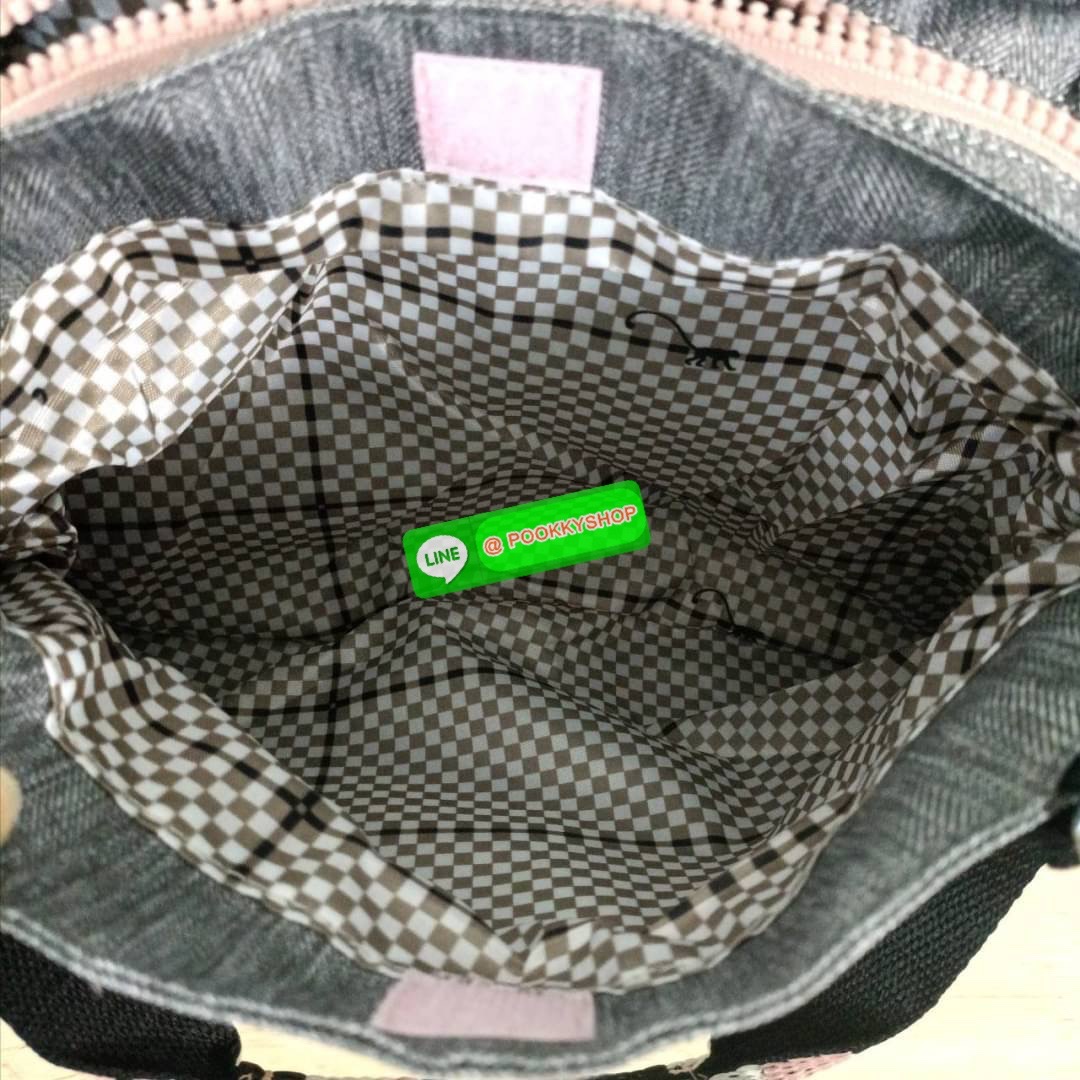 KIPLING ELISE HANDBAG กระเป๋าถือและสะพายไหล่ ขนาดกำลังพอดี จุของได้มาก มีหูจับสองสาย ถือสะดวก น้ำหนักเบา มีช่องซิป ด้านหน้า ช่อง กระเป๋าหลักเปิด-ปิดด้วยซิป มี3 ช่องว่างใส่ของได้จุมากๆ ใส่มือถือได้ กระเป๋าสตางค์ใบยาว และ เครื่องสำอางค์ได้หลายชิ้นเลยค่ะ เก็