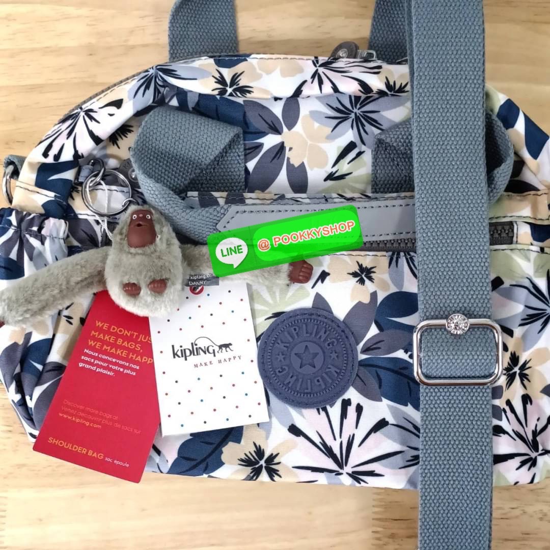 Kipling K1006 Handbag กระเป๋าถือหรือสะพาย วัสดุ Polyester 100% รุ่นใหม่ มีให้เลือกทั้งแบบเรียบ และ ลายน่ารัก มีช่องแยกด้านหน้า 2 ช่อง ช่องหลักโล่งกว้าง พร้อมช่อง pocket แยก 2 ช่อง ใช้งานได้ครบครัน สามารถสตางค์ใบยาวได้ ขนาดกำลังดี จะใช้ทำงาน ไปเรียน หรือ ถ