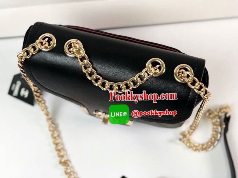 Chanel อเนกประสงค์ รุ่น Limited edition วัสดุหนังแกะเรียบขนาดเล็กกะทัดรัดน้ำหนักเบามีช่องใส่ของจุกจิกเปิดปิดด้วยฝาปิดกระดุม และซิป มีช่องใส่บัตร ช่องซิป ใส่กระเป๋าสตางค์ใบกลางได้ค่ะตัวจริงสวยมากๆถูกใจรีบจองนะคะใส่มือถือได้ทุกรุ่นสายสะพายยาวคู่สะพายได้สองแ