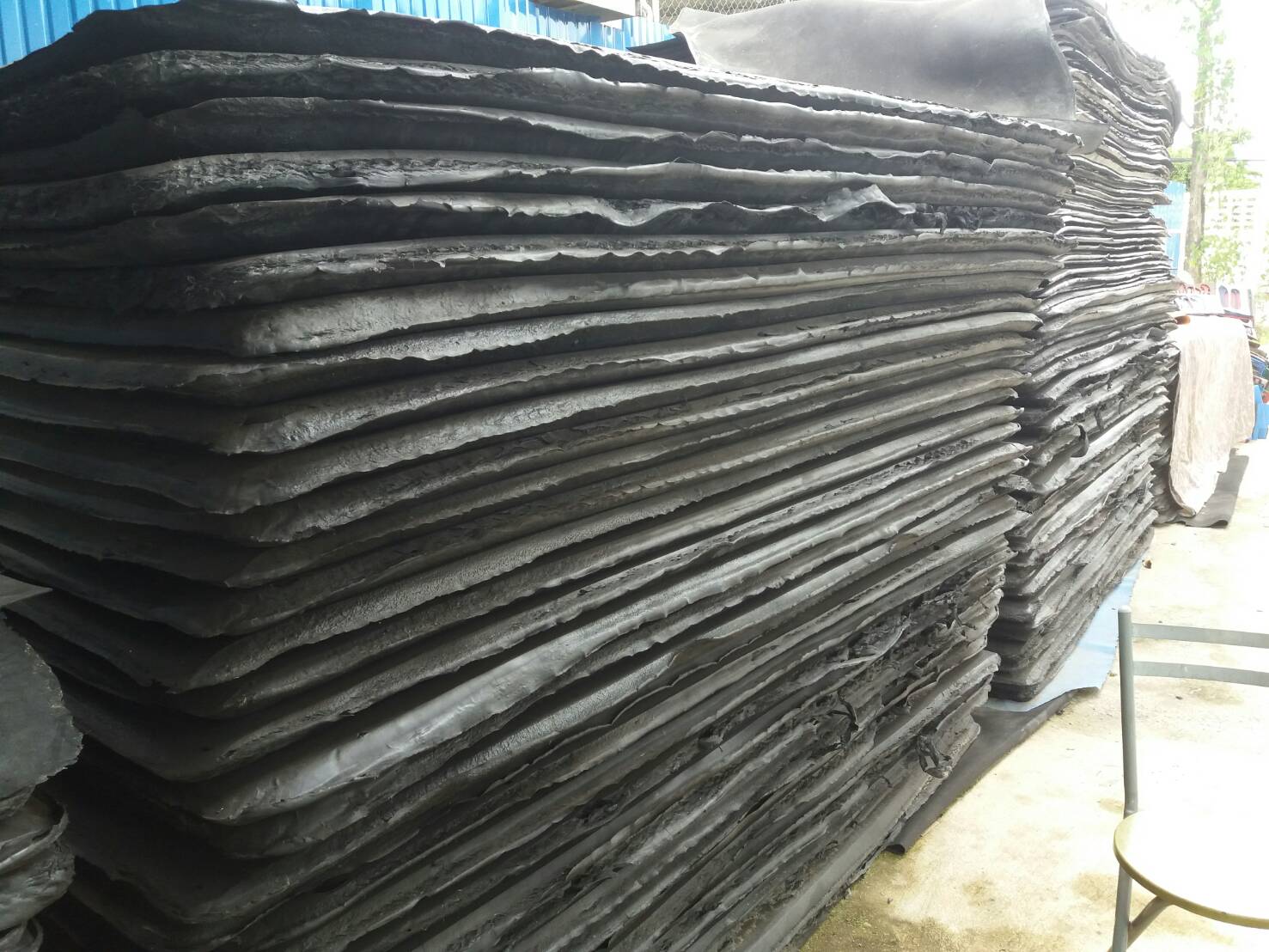 แผ่นยางกันกระแทกสีดำ ขนาด 130 x 240 ซม. หนา 50 มม.