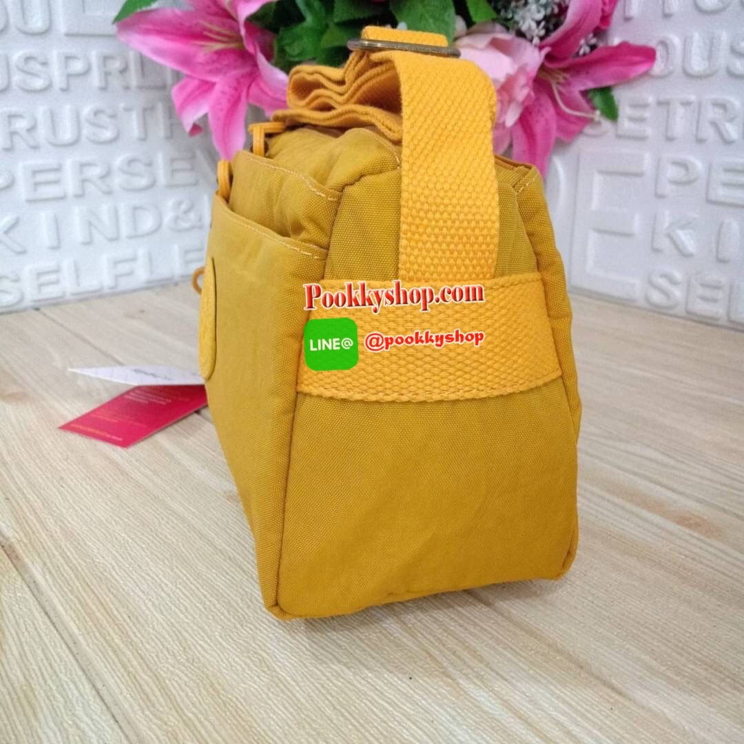 KIPLING Mini Crossbodybag กระเป๋าสะพายข้างขนาดกะทัดรัด ผลิตจากวัสดุ Nylon+ Polyester100% มีช่องใช้งานแยกย่อยมากถึง 4 ช่อง -ด้านหน้ามีช่องซิป 2 ช่อง -ช่องหลักโล่ง กว้าง จุของใช้ได้เยอะ -ด้านหลังมีช่องซิปอีก 1 ช่อง มาพร้อมพวงกุญเเจลิง สายสะพายยาวสามารถปรับไ