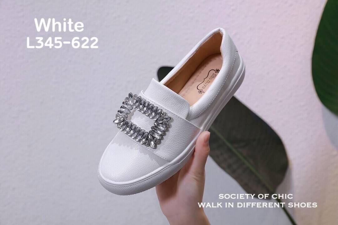 แบบขายดี‼️ รีพีทรอบที่ร้อย😅 ตอบโจทย์ได้ดีในวันที่ไม่อยากส้นสูง แต่ยังอยากดูกริบ เป๊ะปัง สไตล์เซเลป slipper งานใหม่สุดฮ็อต สวยชนชอป หนังนิ่ม แต่งอะไหล่เพชร เพิ่มความหรูดูแพงไปอีก พื้นนุ่มนิ่ม ให้ลุคคุณหนู สวยโดดเด่น ใส่ในเมือง หรือ เดินเล่นชิลๆก็เว