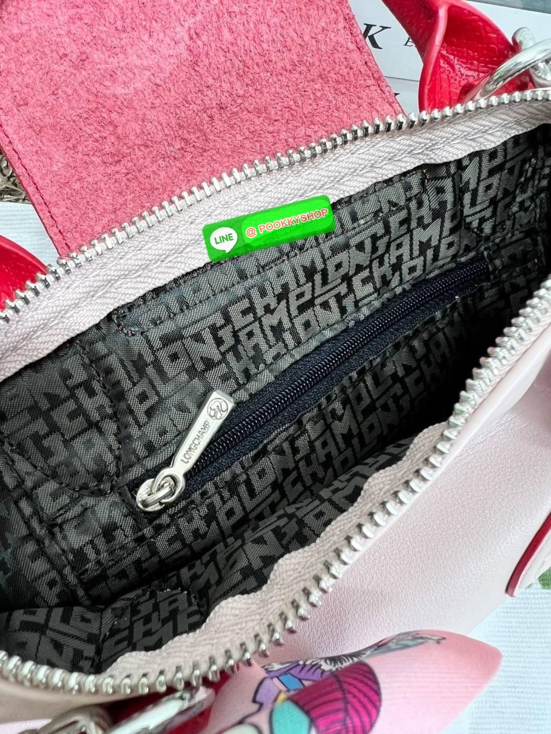 มาเพิ่มให้แล้ว ใครพลาดรอบที่แล้วรอบนี้อย่ารอช้า ก่อนหมดอีกก😘 LIMITED OF JAPAN LONGCHAMP TOTE 2WAY BAG LE PLIAGE EXTRA L1500 💌เป็นรุ่นที่สวยและดูดีมากๆ หนังแกะแท้ หนานุ่ม หลงรักน้องแน่นอนค่ะ สีสวยหวานละมุนมากๆ ภายในกว้างจุสัมภาระได้จุ สามาร