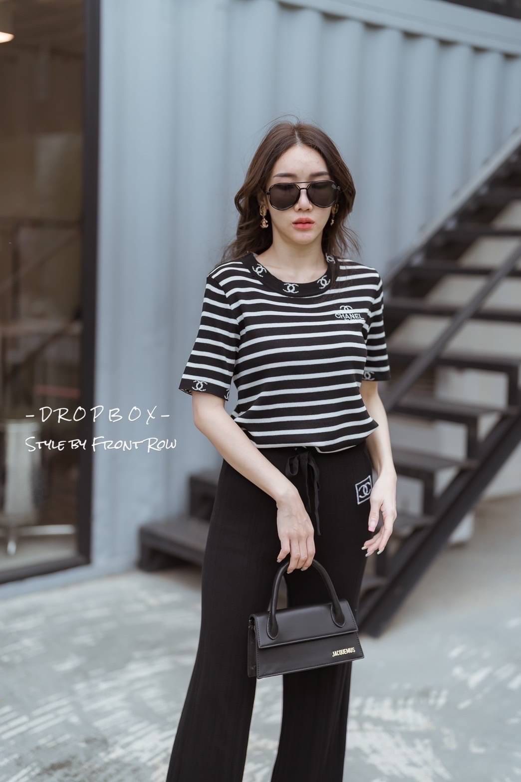 DROPBOX Style by Front Row CC Knitting Set มาคะสาวๆ เซ็ตไหมพรมเสื้อเเขนสั้นทอลายริ้ว และมีโลโก้ cc มาคู่กับกางเกงไหมพรมสีพื้นผ้าร่อง ใส่มาดูสวยแพงมากๆ