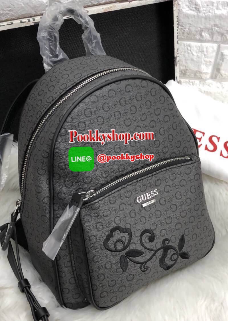 New arrival GUESS WOMEN’S CURRAN BACKPACK ONE SIZE HANDBAG พร้อมส่งค่ะ!!!! กระเป๋าสะพายหลังแบบมีหูหิ้ว Lining+Polyester 100% หนังนิ่ม น้ำหนักเบา รู้สึกได้ตอนสัมผัสนะค่ะ ออกแบบลาย Gทั้งใบ ด้านหน้าติดโลโก้แบรนด์ ปักลายดอกแบบกนกได้สวยงามมากๆค่ะ มีชีองซิปหน้า