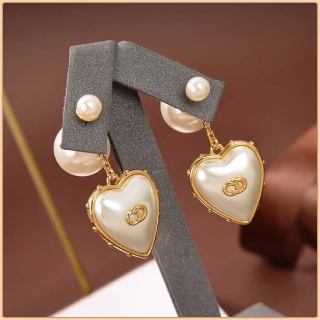 Super Hi-End Quality !!!!! ((เกรด 1:1 ดีที่สุดในท้องตลาด แสตมครบค่ะ)) Dior Tribales Earrings คอลเลคชั่นใหม่ล่าสุดเลยคร่า งาน 1:1 เหมือนในช็อปเป๊ะๆ ต่างหูดิออรุ่นใหม่ ล่าสุดชนช็อป ดีไซน์สวยมากๆค่ะ ประดับอะไหล่ทองเงาอย่างดี งานสวยไร้ที่ติดนะคะ สาวกดิออต้องไ