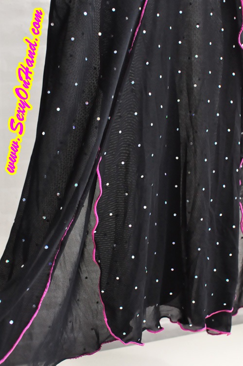 ชุดนอนเซ็กซี่ ชุดนอนซีทรู สายเดี่ยวสีดำ บราแต่งขอบและริบบิ้นสีชมพูสด ตัวกระโปรงแต่งแหวก ติดเลื่่อมเงิน สวยหรูสุดๆคะ Size:B70/B75/ฺB80