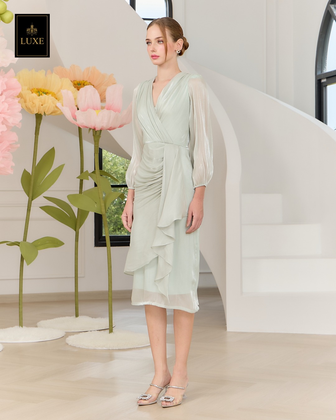 เดรสแฟชั่น เดรสเสื้อคอวีป้าย แขนยาว กระโปรงป้ายจับเดรป แต่งชายระบาย