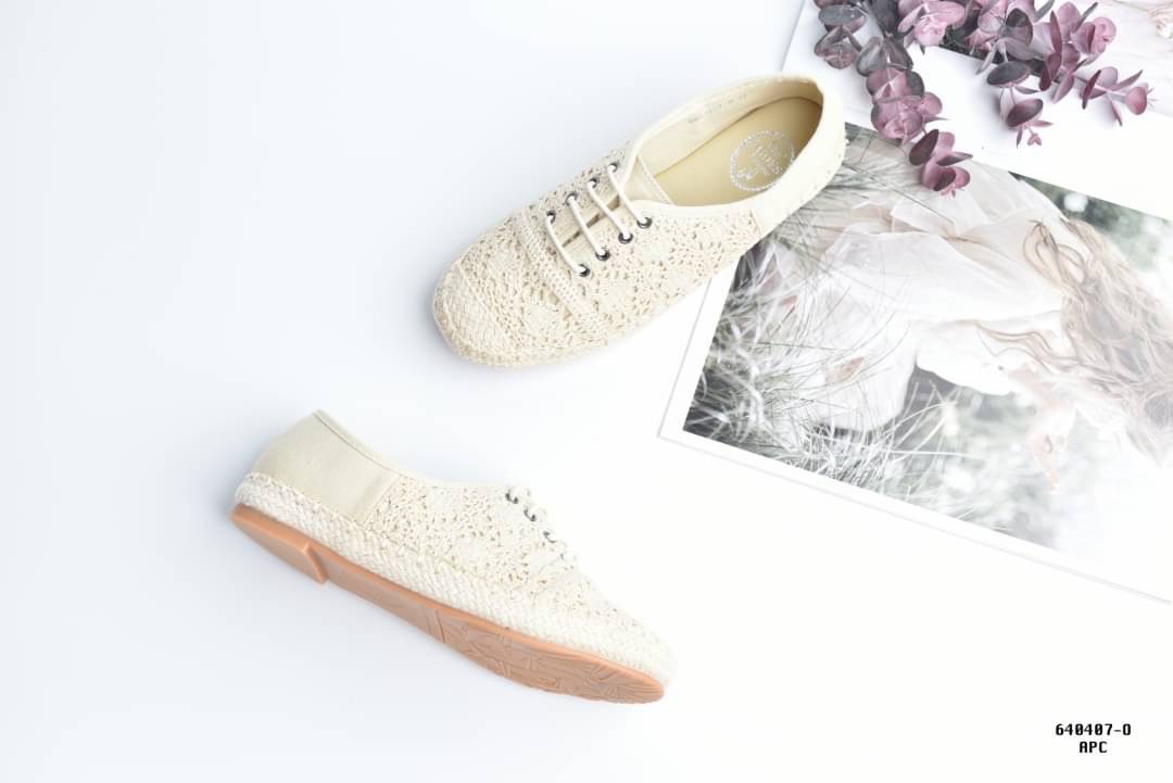 สินค้าขายดี พร้อมส่ง รองเท้า slip on งานขายดีมาแล้วจ้า ขายดีตลอดกาล จะใส่เดินทาง หรือไปเที่ยวก็ได้ค่ะ งานสวย แม่ค้าคอนเฟริม ห้ามพลาดเลยจ้าตัวนี้แนะนำ อย่าช้ารีบเลย