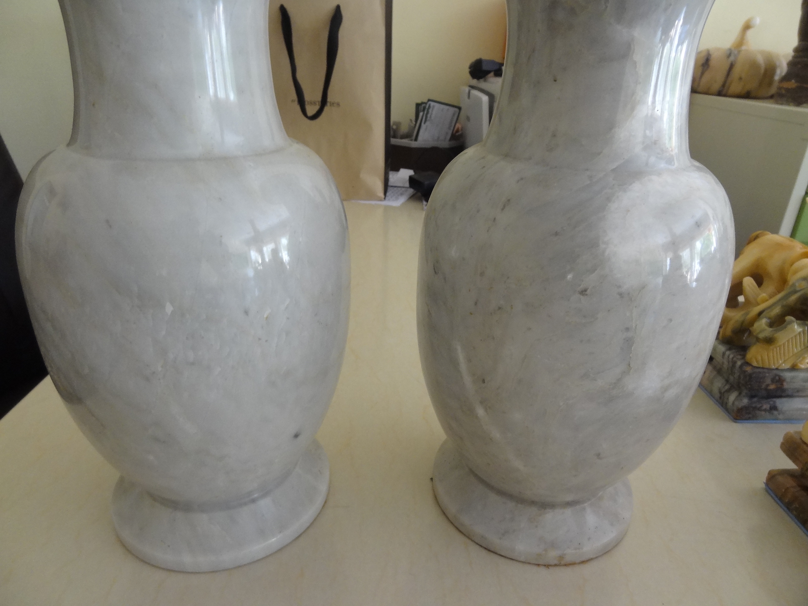 แจกันหินอ่อน 1 คู่ ขนาดสูง 23 เซนติเมตร กว้าง 10 เซนติเมตร