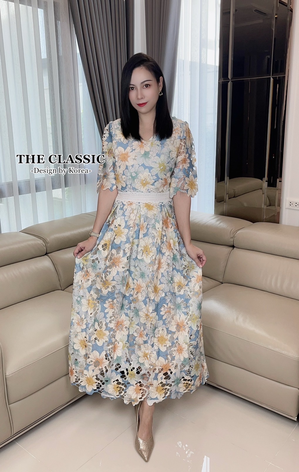 เดรสแฟชั่น เดรสยาวลายดอกไม้ใช้ผ้าลูกไม้เนื้อหนาอย่างดี สกีนลายดอกไม้หลากสี