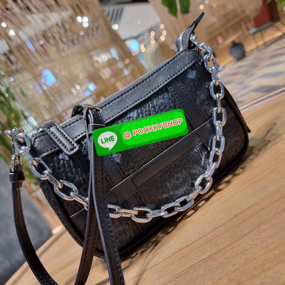 MCM MINI DELMY SHOULDER BAG จัดหนักจัดเต็ม!! ที่สุดของรุ่นที่ฮอตหนักมาก คอลเลคชั่นที่ยอดขายดีตั้งแต่วันแรกที่ลง shop ด้วยรูปทรงที่กะทัดรัด ตอบโจทย์ได้ทุกลุค ทุกไลฟ์สไตล์ ใช้งานได้ง่ายคล่องตัว กระเป๋าสะพายทรงพอช ที่มาพร้อมสายโซ่คล้องด้านหน้า และสายหนังครอส