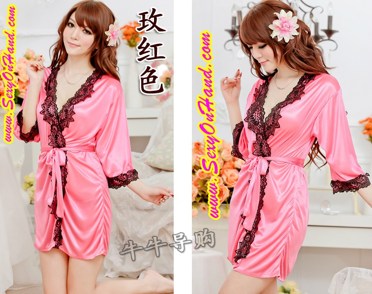 เสื้อคลุม เซ็กซี่ ชุดคลุม อาบน้ำ ชุดคลุม กิโมโน ผ้าไหมเทียม สีชมพูดอกกุหลาบ Rosy Pink สีออกใหม่ สวยหวาน น่ากิน เนื้อผ้านิ่ม ลื่น ใส่สบายมาก พร้อมสายผูก + กางเกงใน G-string เข้าชุด