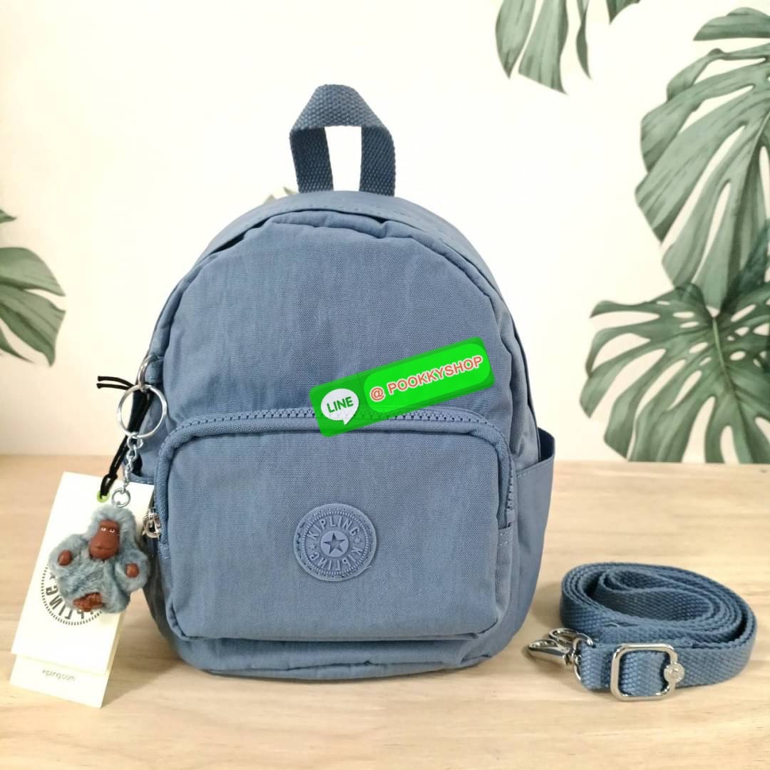 KIPLING Basic Mini Backpack กระเป๋าเป้ใบเล็กกระทัดรัด ขนาดมินิ วัสดุ Nylon + ซับใน Polyester มีหูหิ้ว สามารถสะพายข้าง หรือ สะพายหลังได้ -ช่องซิปหน้า -ด้านข้างมีช่องของเล็กน้อย หรือ ใส่ขวดน้ำใบเล็กทั้ง 2 ด้าน -ซิปหลัก โล่งกว้าง มีสายคล้องพวงกุญแจ พร้อมช่อง