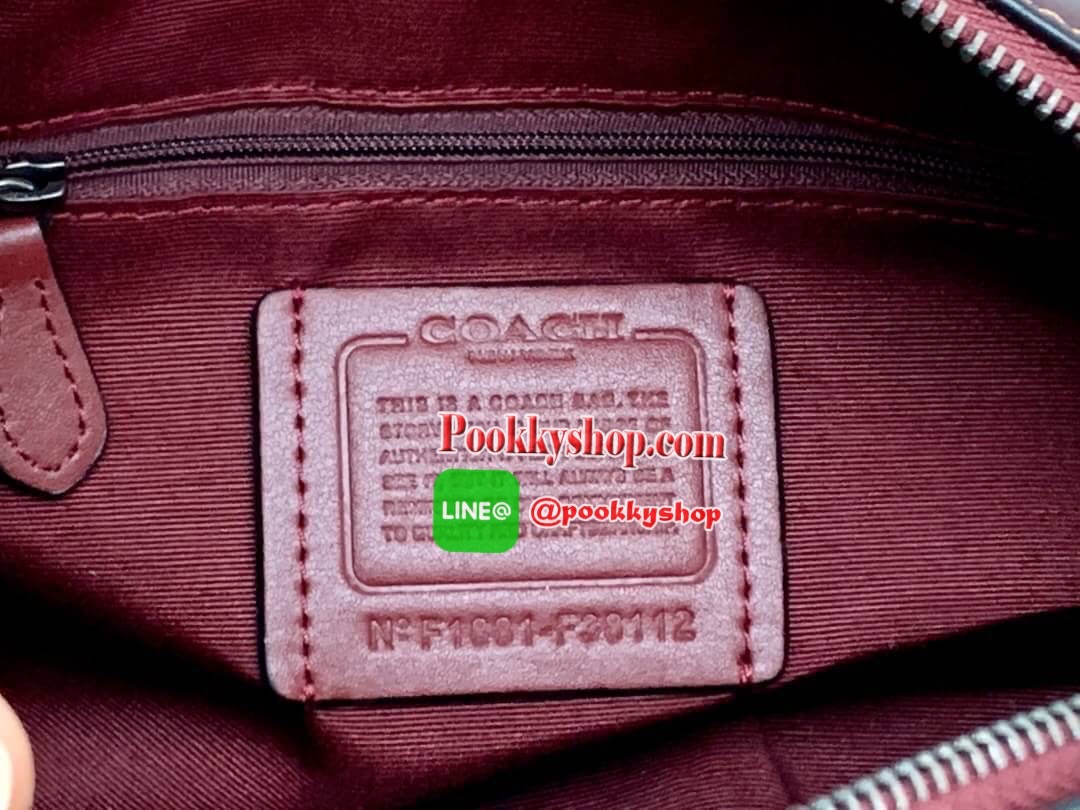 COACH IVIE BENNETT SATCHEL IN SIGNATURE JACQUARD BAG ✔️วัสดุผ้าJACQUARD +pvc ✔️ป้ายห้อยเป็นโลหะแบรนด์ ✔️เปิดปิดกระเป๋าแบบซิป ภายในใส่กระเป๋าสตางค์ใบยาวได้ ของอื่นๆจุค่ะรุ่นนี้ ✔️สายสะพายถอดออกได้ เลื่อนปรับระดับได้นะคะ