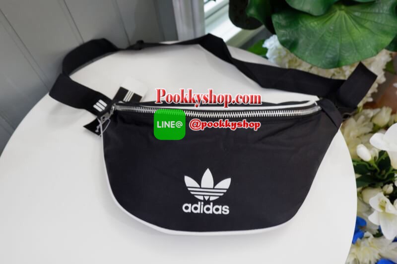 ADIDAS ORIGINALS ADICOLOR WAIST BAG Best seller! **ดาราเซเลปใช้กันเพียบ ช้าอดหมดก่อนนาจา กระเป๋าคาดอก/คาดเอวสุดชิค ดีไซน์เรียบง่าย แต่สะพายแล้วเท่ห์ คลาสสิคสุดๆ อะไหล่เงิน เปิด-ปิด ด้วยซิป ภายในกว้าง ใส่กระเป๋าสตางค์ยาวได้ และของจุกจิกได้ พอประมาณ มีช่องซ