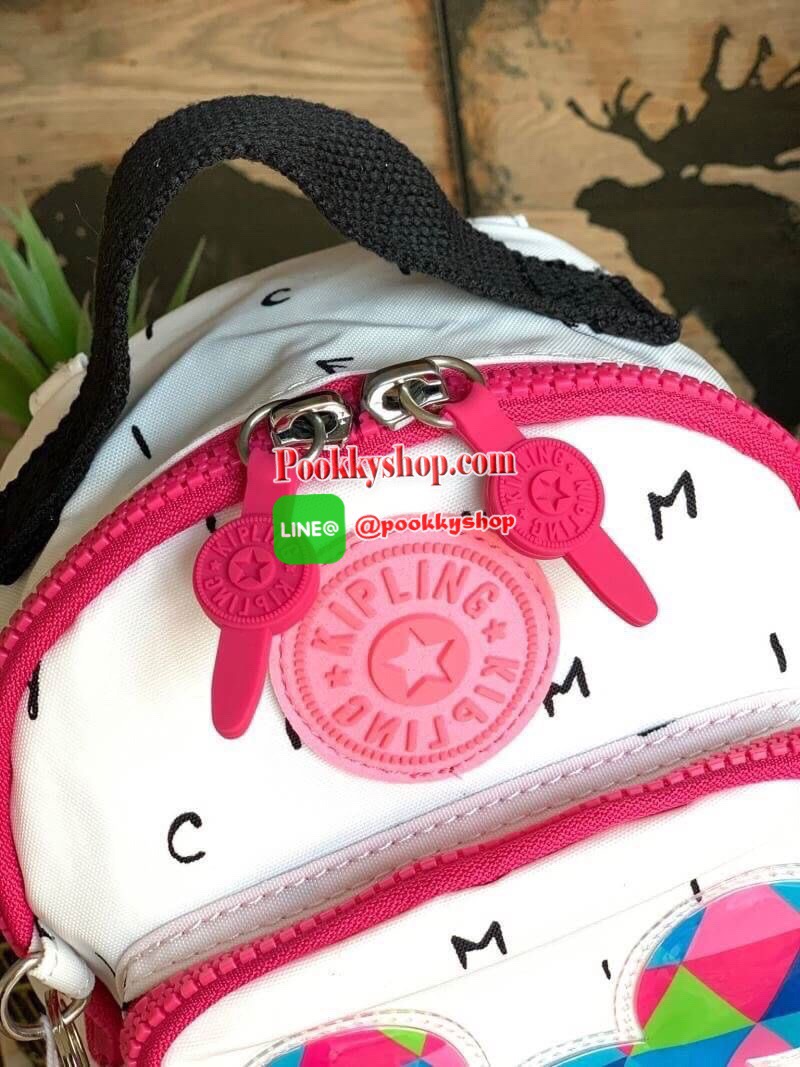 Kipling BRight Disney's Minnie Mouse And Mickey Mouse รุ่น Mini Backpack เป็นได้ทั้งทรงcrossbody และmini Backpack พร้อมสายสะพาย2เส้น ปรับฟรีไซส์ได้ สามารถน้ำหนักเบา วัสดุ100% Polyamide ดีเทลน่ารักๆจากบรรดามิคกี้และมินนี่ที่มาวาดลวดลายลงบนกระเป๋าให้ดู