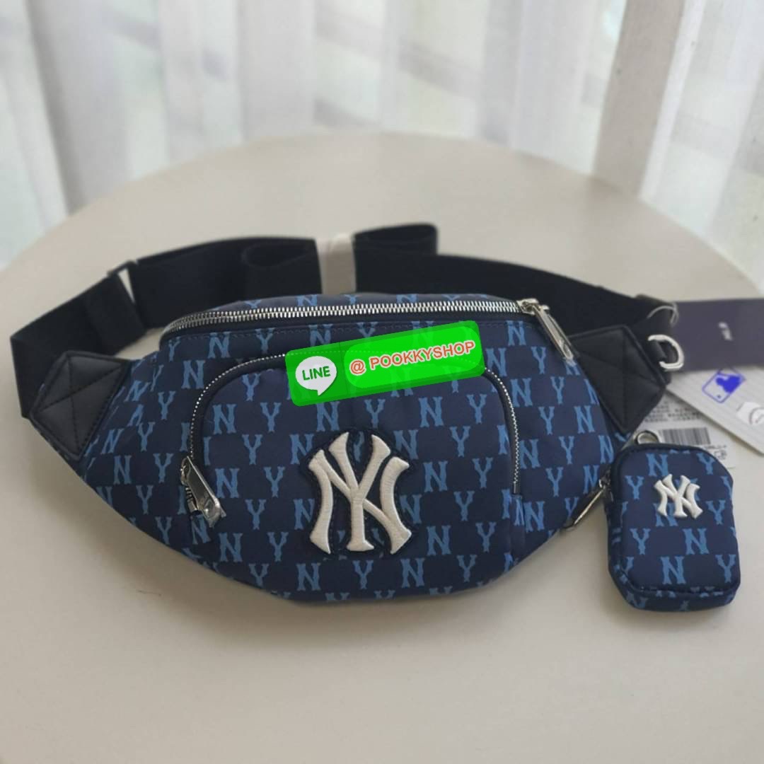 New collection!!! MLB MONOGRAM HIP SACK NEW YORK YANKEES กระเป๋าทรงคาดอก คาดเอว สะพายไหล่ จากแบรนด์ดัง MLB เป็นรุ่นยอดฮิต อีกคอลเลคชั่นที่ขายดี วัสดุ ผ้า NYLON กันน้ำ ด้านหน้าปักโลโก้แบรนด์ อะไหล่แบรนด์ ด้านใน มีช่องซิปแยก 1 ช่อง และ ช่องหลักใหญ่ 1 ช่อง ม