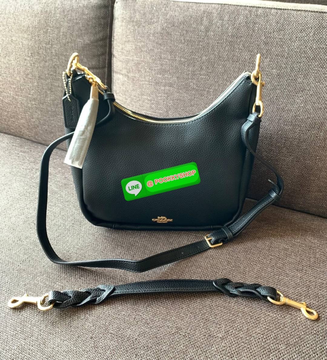 COACH JULES HOBO BAG ((C9189//9190)) 🌍พร้อมส่งที่ไทย! ต้องบอกก่อนว่าหนังรุ่นนี้อย่างดี นิ่มมากๆ สัมผัสแล้วรู้สึกละมุน กับกระเป๋าใบใหญ่ ทรงสวย เปิดปิดกระเป๋าแบบซิปมีหนังห้อยเพิ่มความเก๋ตรงหัวซิปค่ะ ภายในกระเป๋ากว้างมาก ใส่สัมภาระได้ครบครัน หายห่วงเ