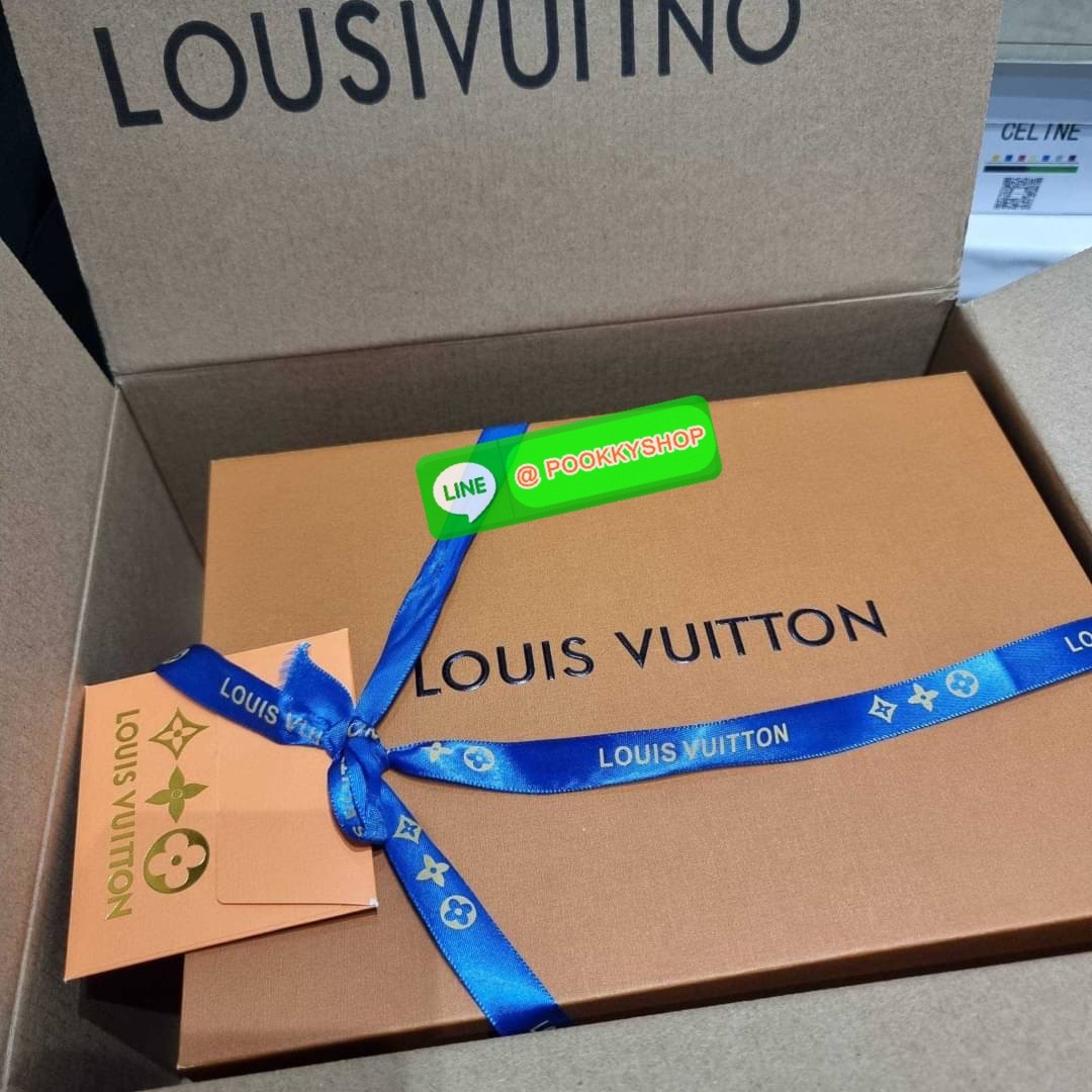 HOT ITEM!! LV Alma bag กระเป๋าทรงโดมสุดฮิต ที่สาวๆตามหา สวยสะพายขับผิว อัพลุคไฮน์ที่สุด ขนาดกำลังดี วัสดุหนังแคนวาส สลับหนัง cowhide เรียบ ดูหรู หูจับในตัวทำให้ใช้งานได้สะดวก และมีสายครอสสะพายข้างให้ เปิด-ปิดด้วยซิป มีกุญแจล็อคได้ ภายในโล่งกว้าง ใส่ของสำค