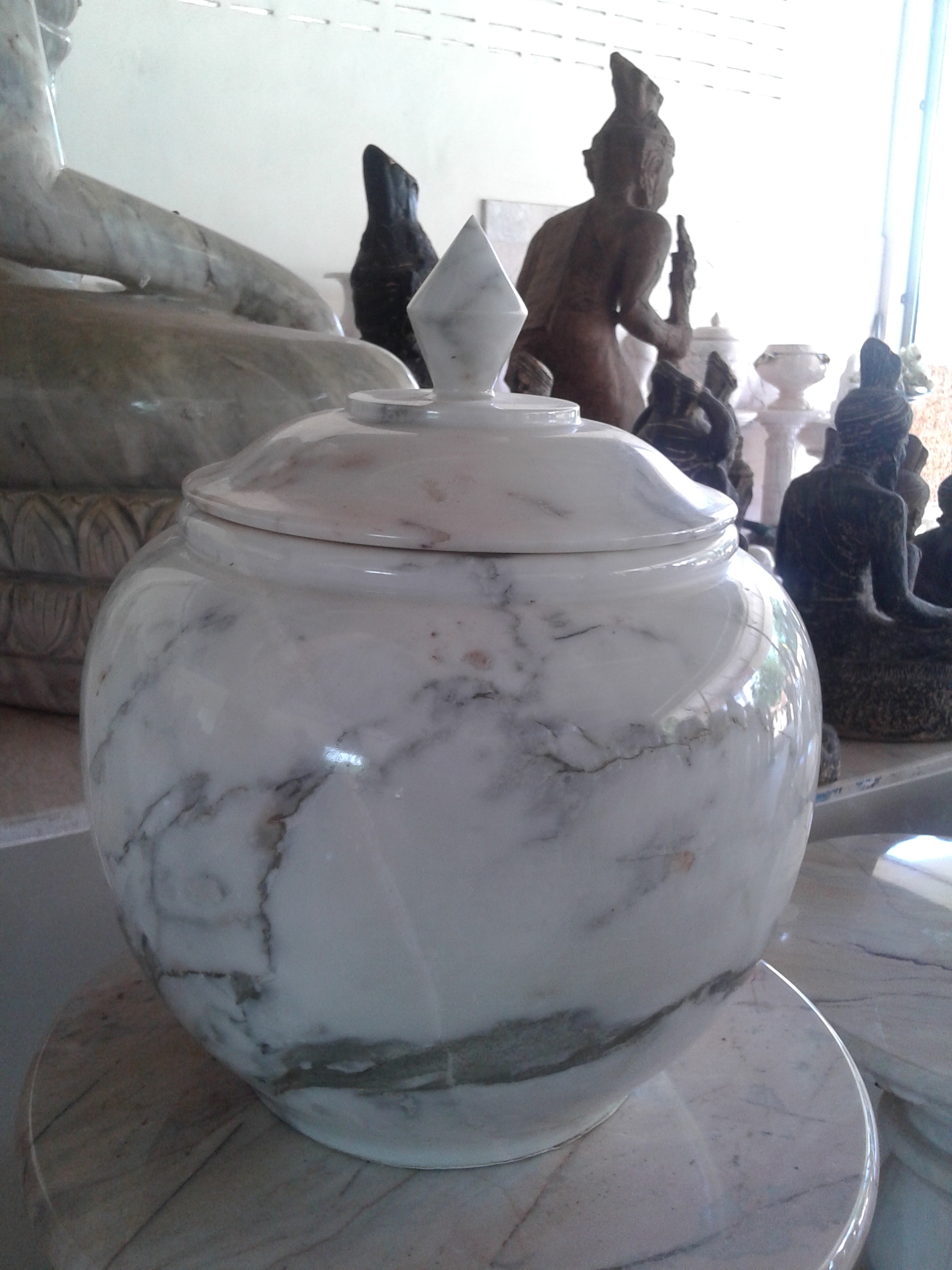 ผอบหินอ่อน หินสีขาว ขนาดสูง 40 เซนติเมตร กว้าง 30 เซนติเมตร