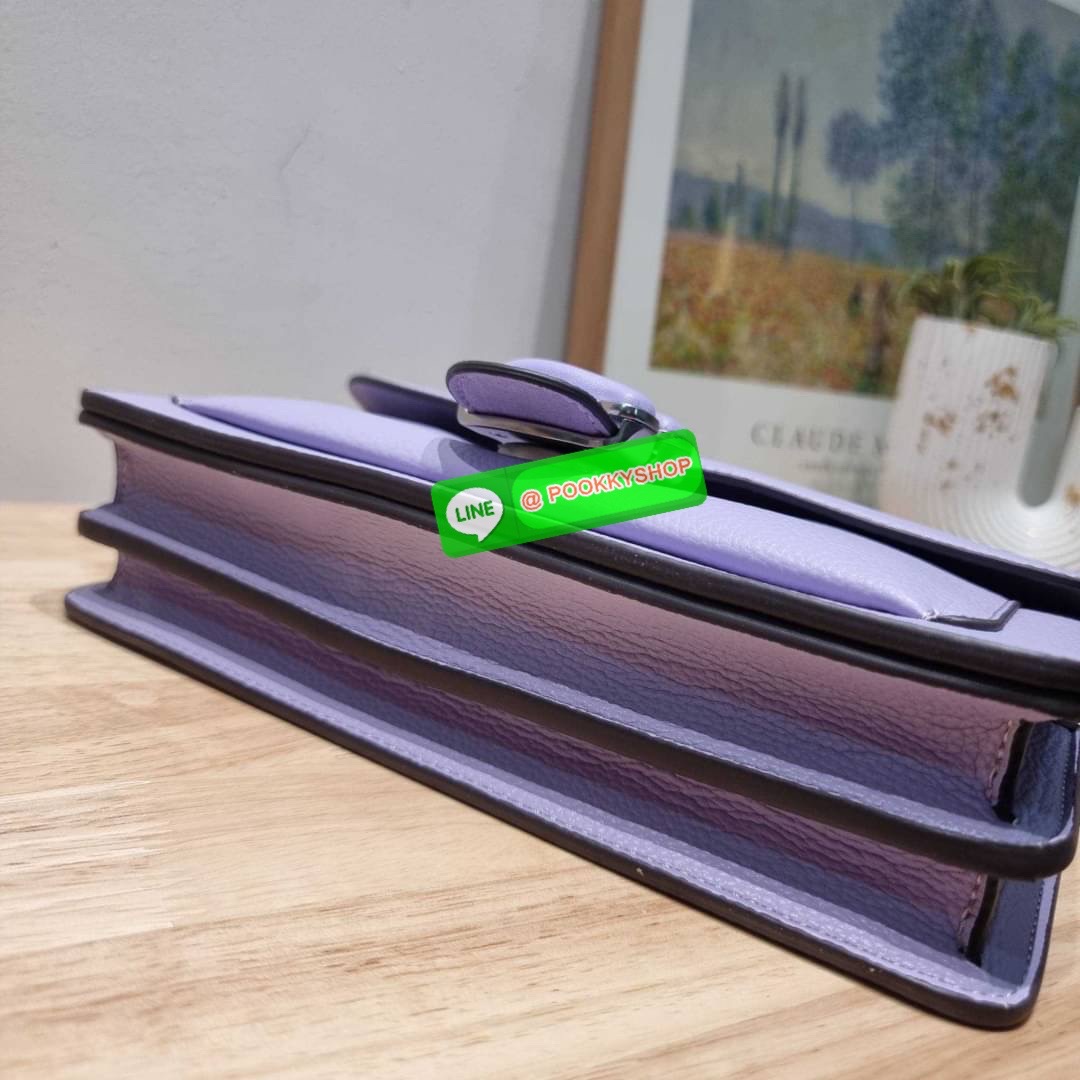 COACH CH735 TABBY SHOULDER BAG 26 🔆 Details ดีไซน์ใหม่ปี 2023 กับกระเป๋าสะพายไหล่สุดฮอต วินเทจย้อนยุค สวยคมชัด คลาสสิคใช้ได้ทุกลุค เปิด-ปิดด้วยแม่เหล็กในตัว รับรองแน่นหนา ด้านหลังมีช่องแยก ภายในเป็นช่องโล่ง ขนาดกำลังสวย มีสายสะพายมาให้ถึง 2 แบบ สา