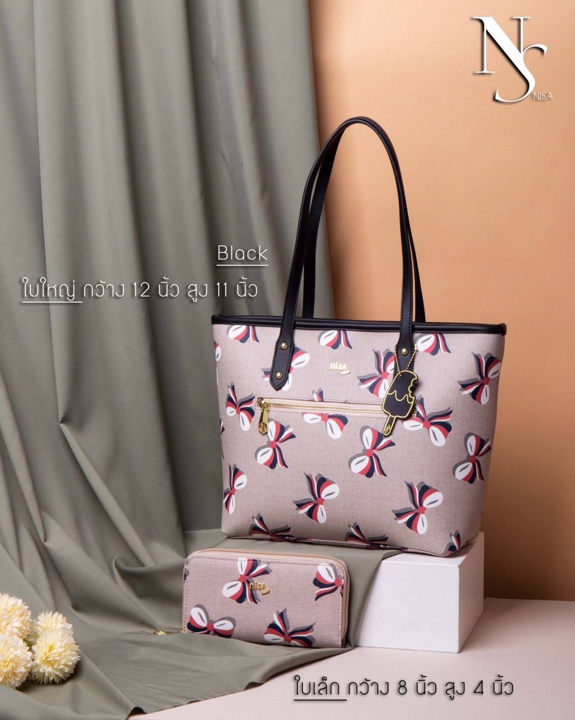 NISA Style My Authentic Brand มงลงอีกแล้ว !!! 👑👑 พร้อมส่ง กระเป๋าแบรนด์แท้ NISA shopping bag ~ จัด set 2 ใบ ทรงสวยหนังเลิศ มาพร้อมกระเป๋าสตางค์งานซิปรอบ สีสันสดใส match เข้ากันสุดๆ โลโก้และอะไหล่ดีงามทุกจุด ใบใหญ่จุของได้เยอะ น้ำหนักเบามาก