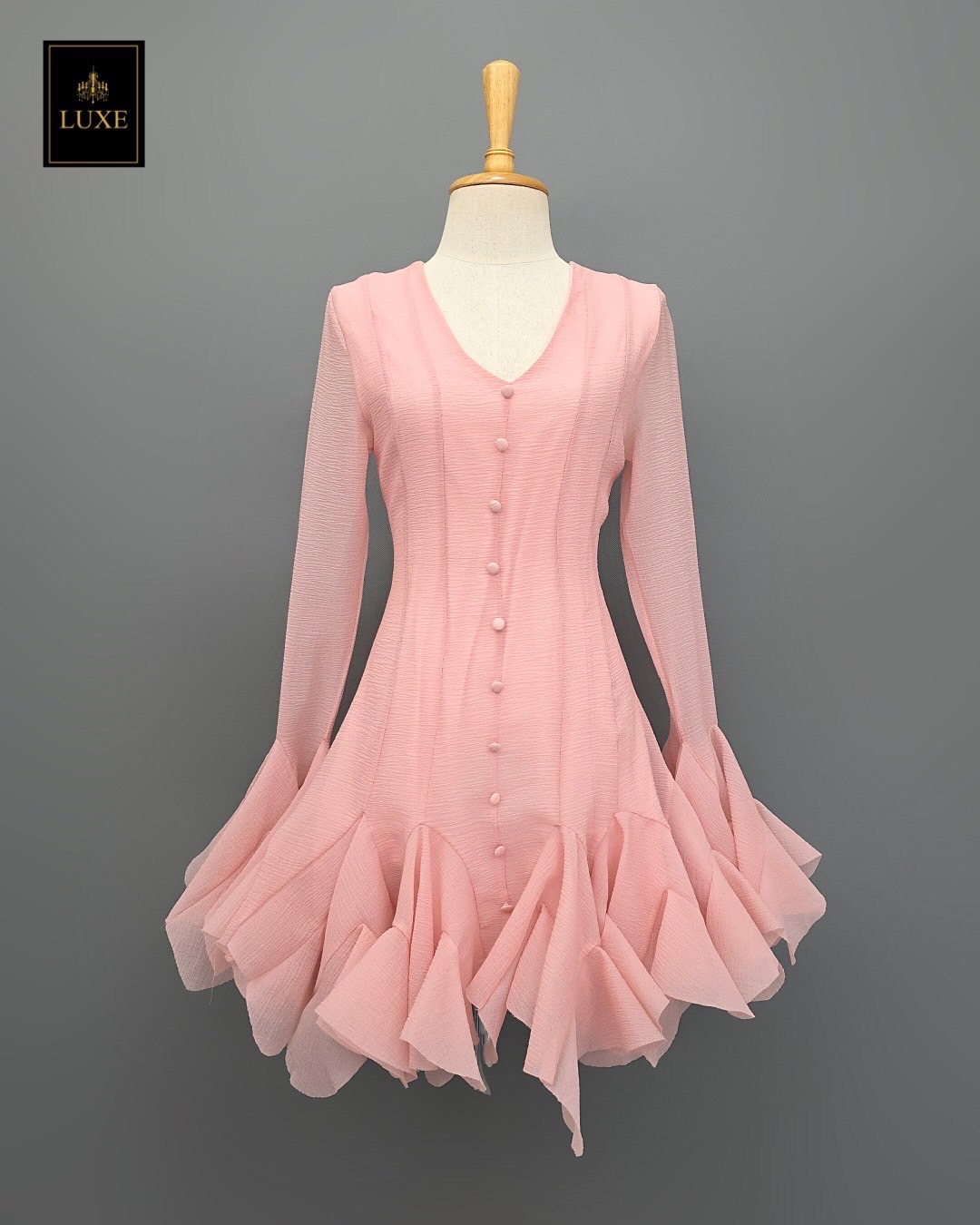 เดรสแฟชั่น เดรสกระโปรงสั้น เสื้อคอวีแขนยาว ตีเกล็ดเข้ารูป