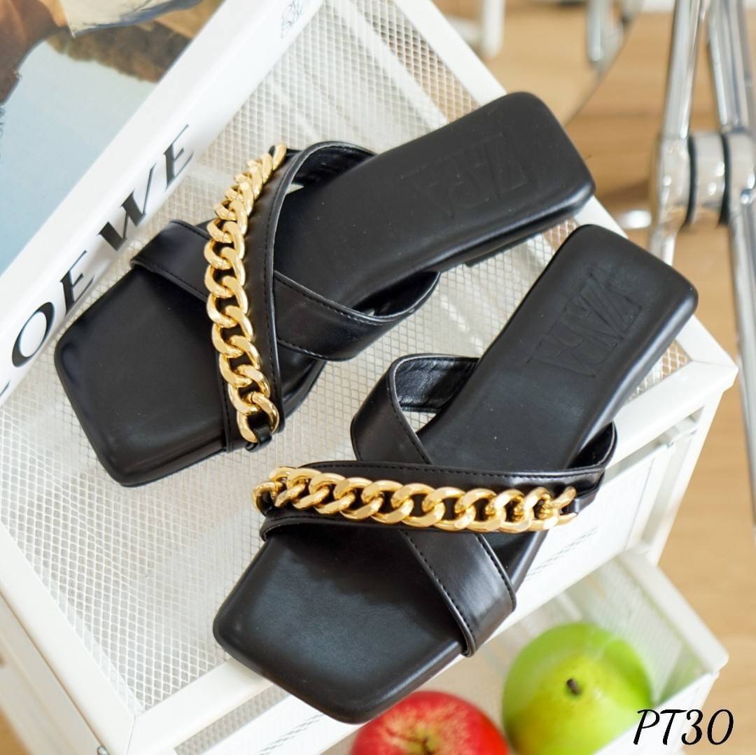 พร้อมส่ง แบบเข้าใหม่ค๊า รองเท้าทรงสวมหน้าไขว้ แต่งโซ่ทอง งานสวยมากกกก เก็บทรงดี หนังนิ่ม ใส่ง่าย เดินสบาย แมตกับเสื้อผ้าได้ทุกชุด งานพื้นเสริมฟองน้ำหนา ทำให้เวลาใส่นุ่มนิ่มมากกกก ร้านการันตีเลยว่า คู่นี้ เป็นรองเท้าที่ สวย นุ่ม ใส่สบายที่สุดค๊า