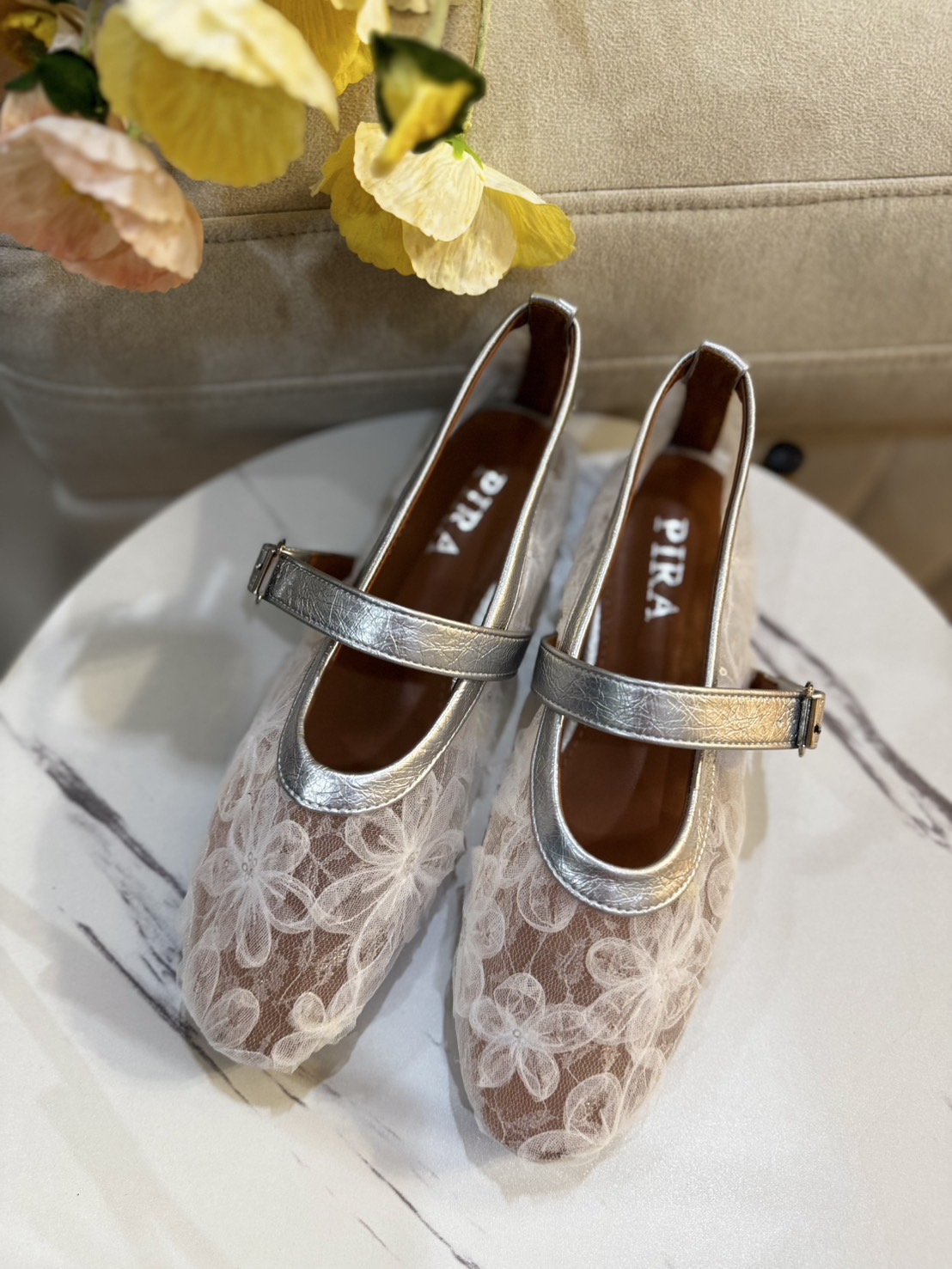 🛒𝙉𝙀𝙒 𝘼𝙍𝙍𝙄𝙑𝘼𝙇.. Mary Jane style 🎉 Flower 🌺 Mary Jane สวยจึ้งไม่ไหว😍 ลูกคุณต้องมี ป้ายยางานสวยมาใหม่ รุ่นนี้ใส่สบาย ดีไซน์เก๋ น้องเป็นทรงหัวมน ใส