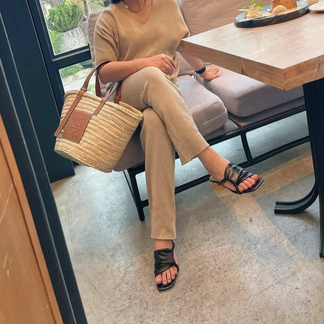 G149 พร้อมส่ง แบบมาใหม่ รองเท้า ส้นไม้ทรงกลมสูง2นิ้ว สไตล์ แบรนด์ cult gaia ส้นไม้แท้ หนังนิ่มมากกกกก ใส่สบายเว่อร์ งานจริงสวย เป๊ะ ไม่จกตาจ้า